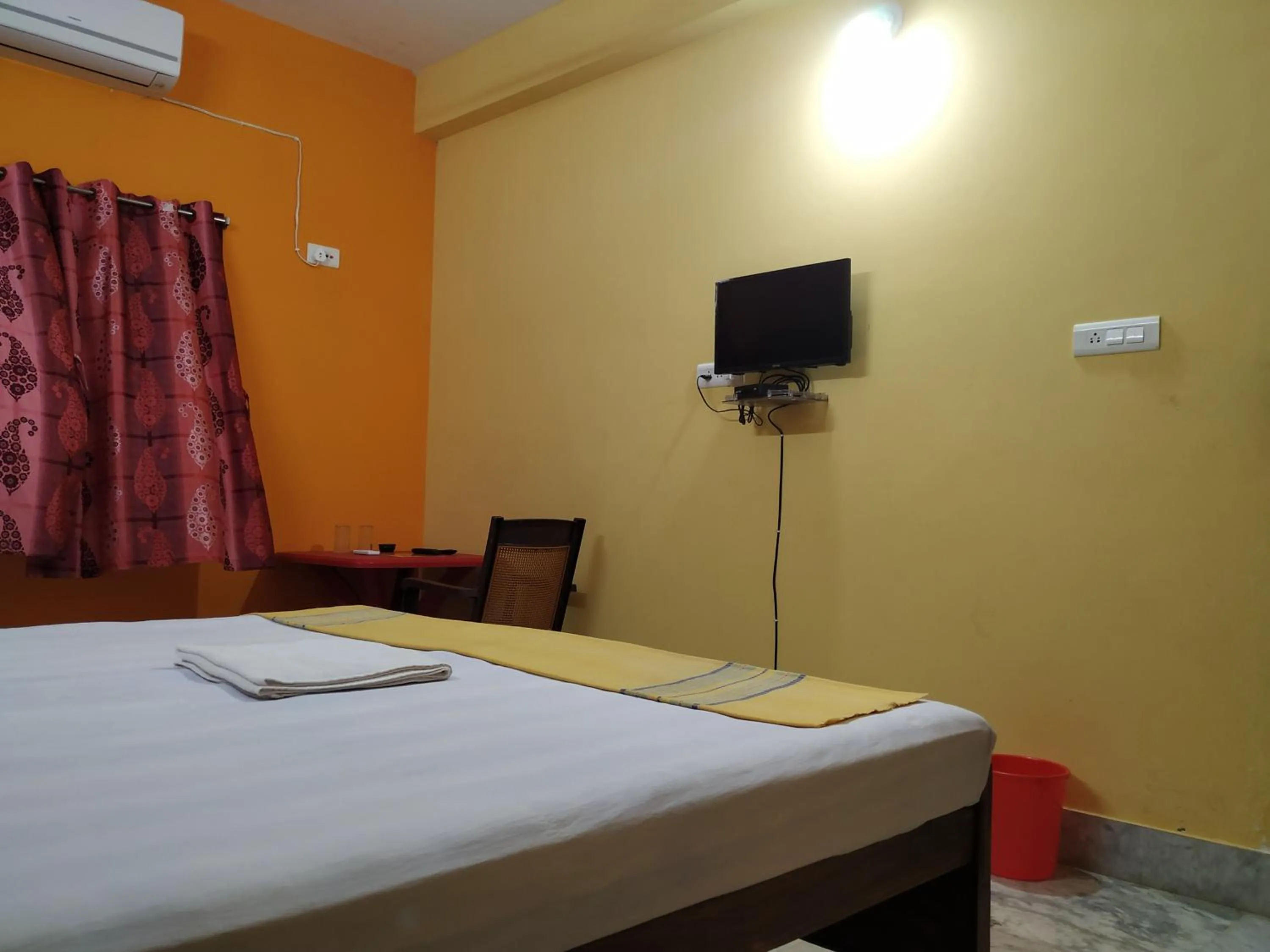 Communal lounge/ TV room, Bed in Shophori Shantiniketan
