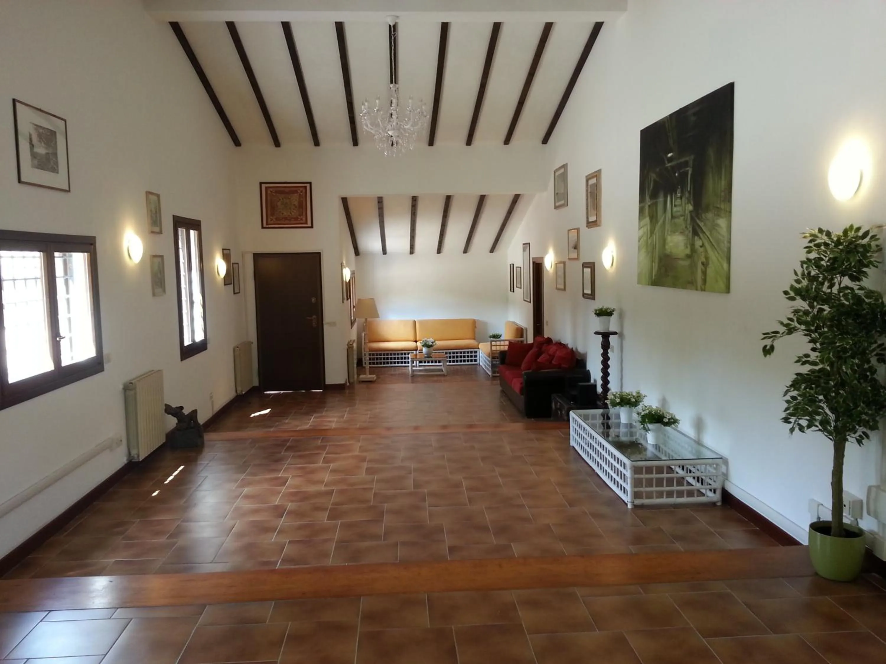 Communal lounge/ TV room in Villa di Christian e Michelle