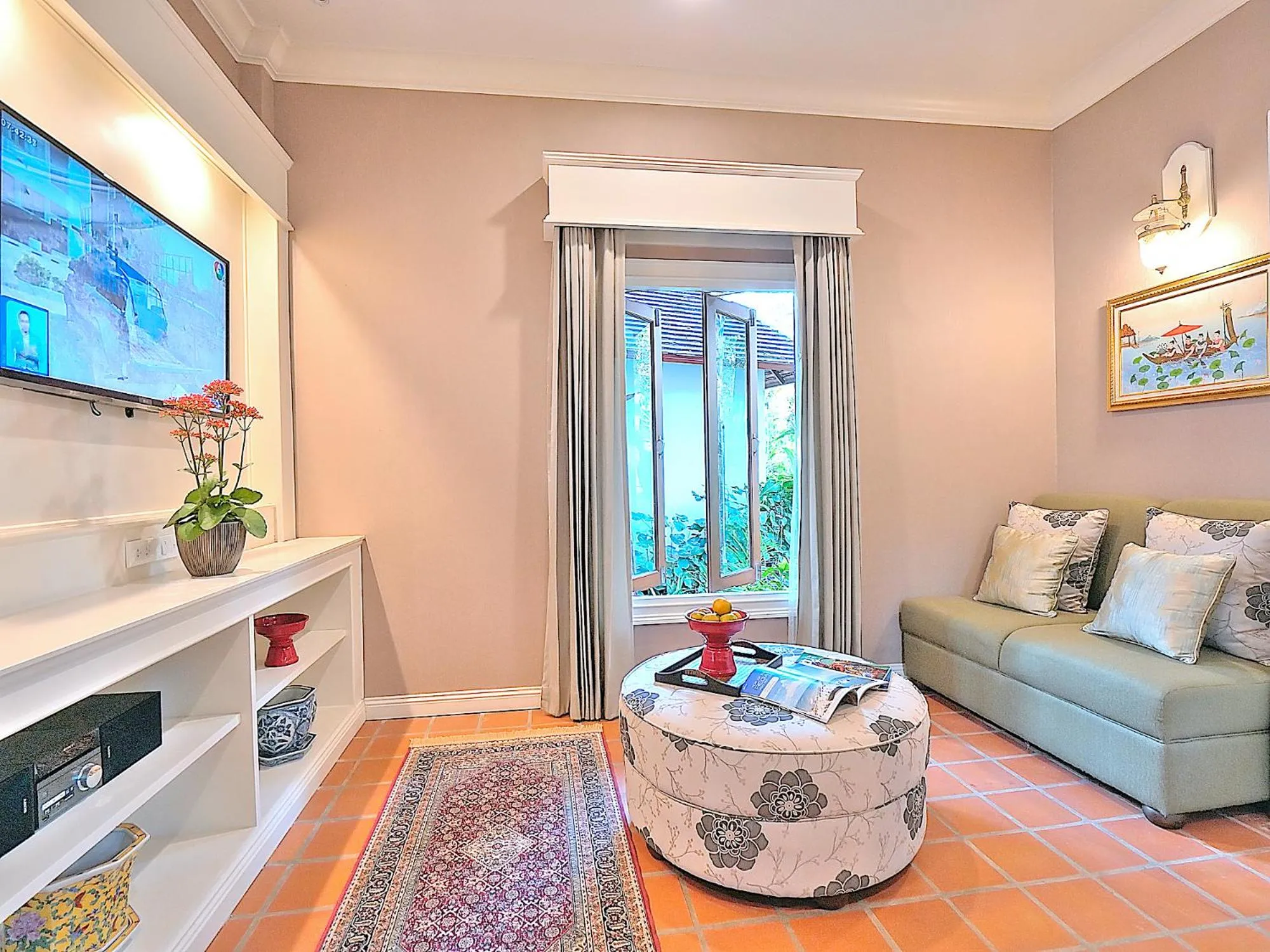 TV and multimedia in MonPanaNont Wellness Resort & Spa