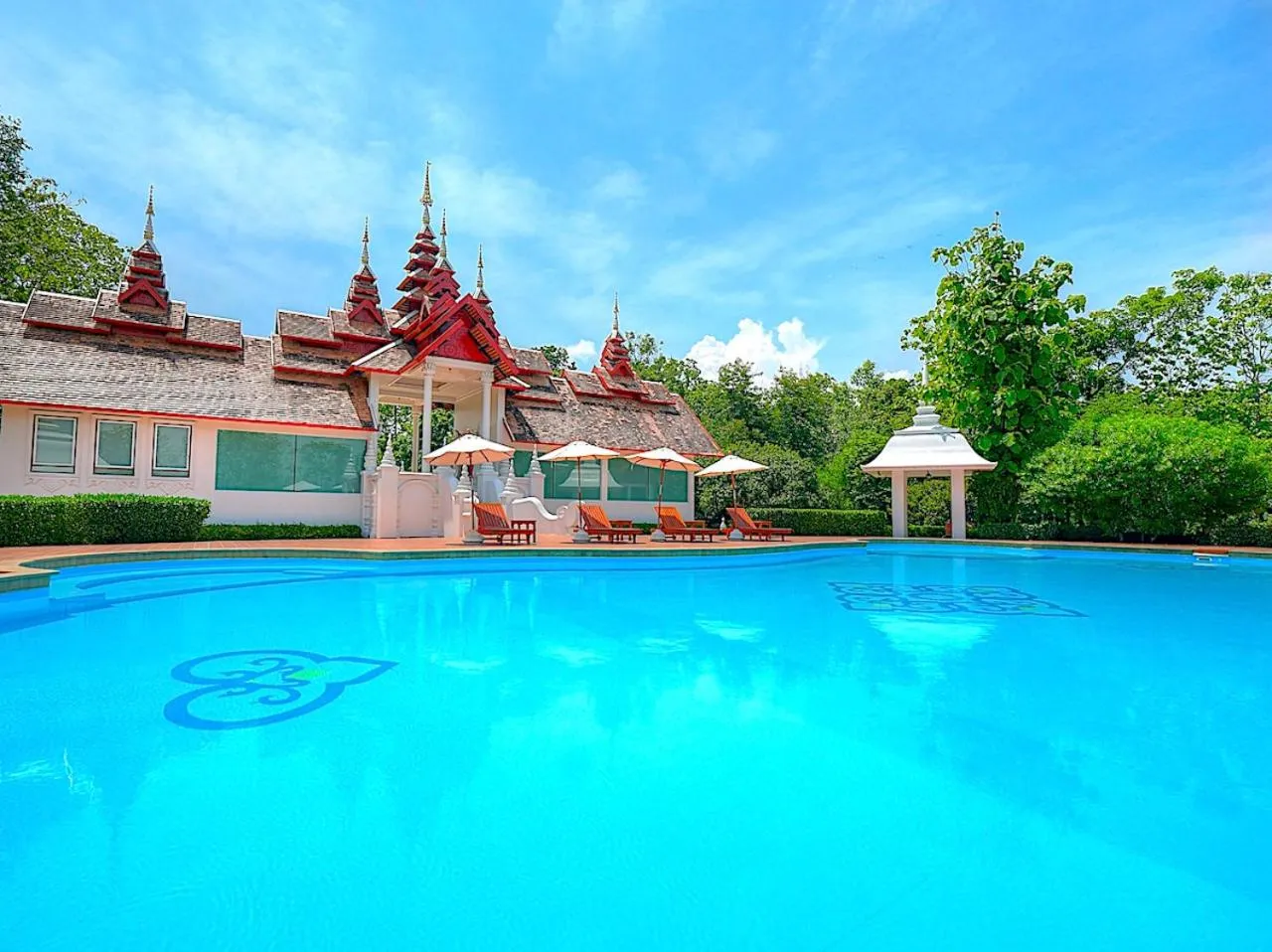 Swimming pool in MonPanaNont Wellness Resort & Spa