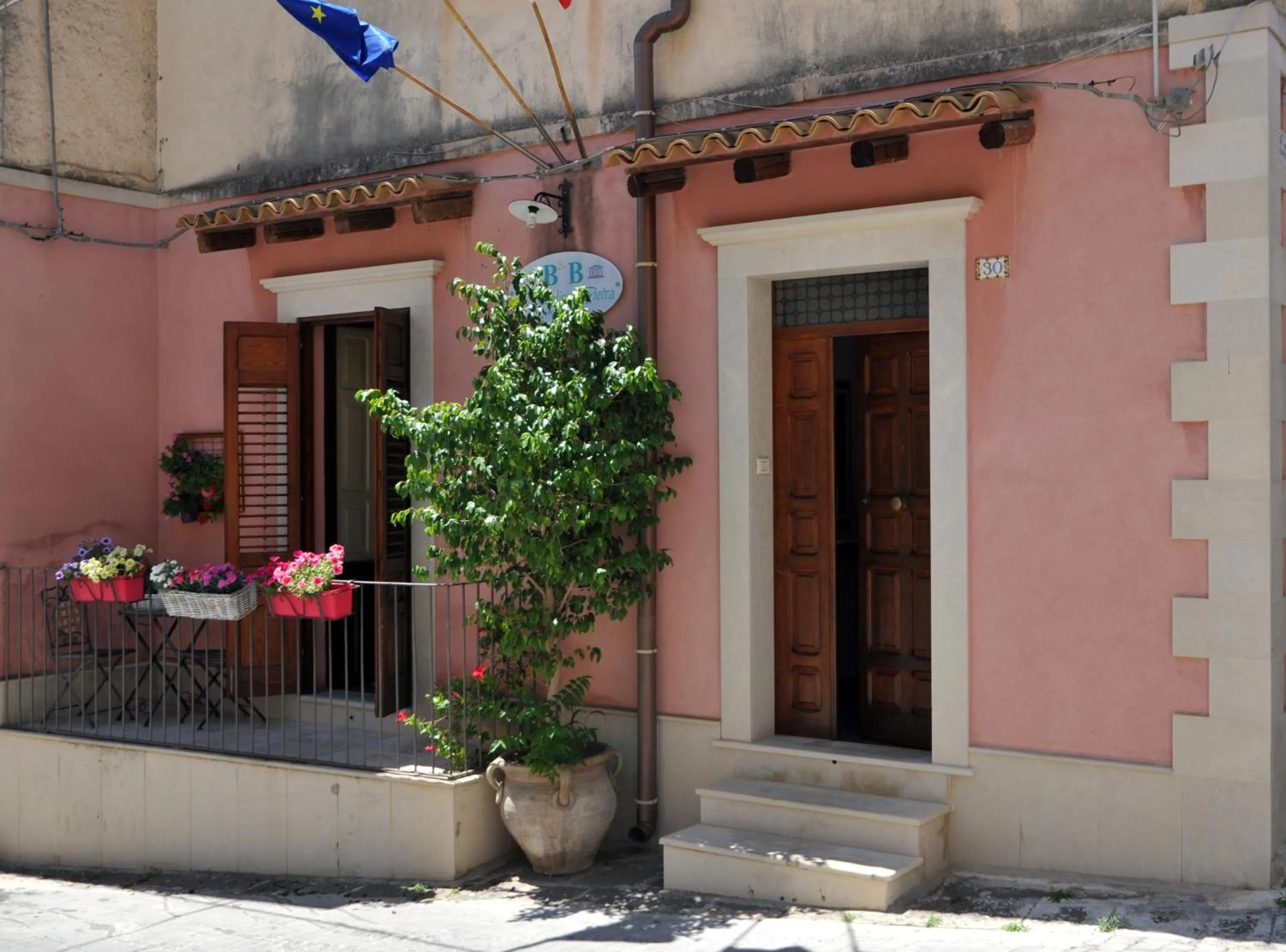 Facade/entrance in Il Giardino Di Pietra