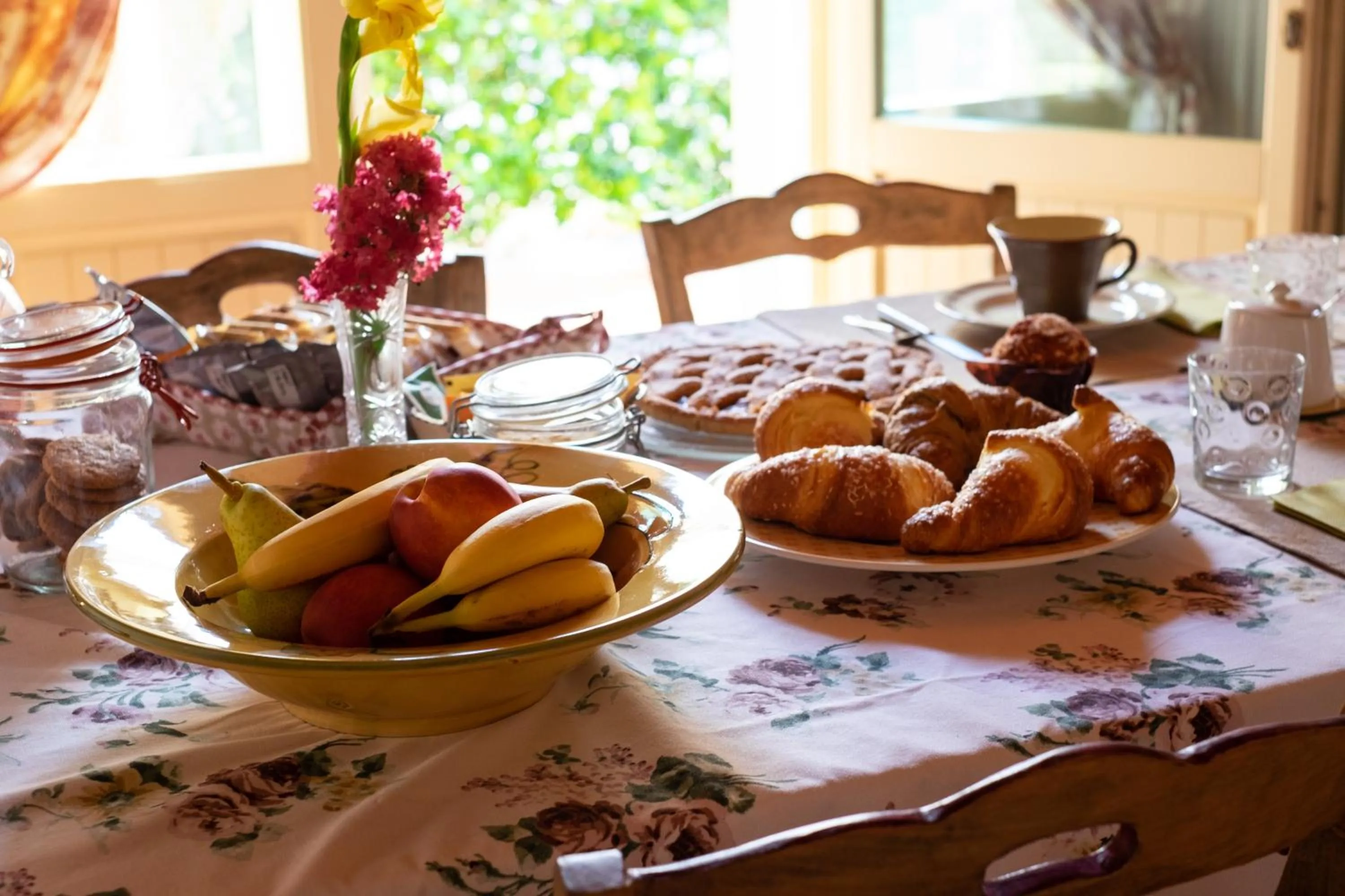 Breakfast in Rosalimone B&B