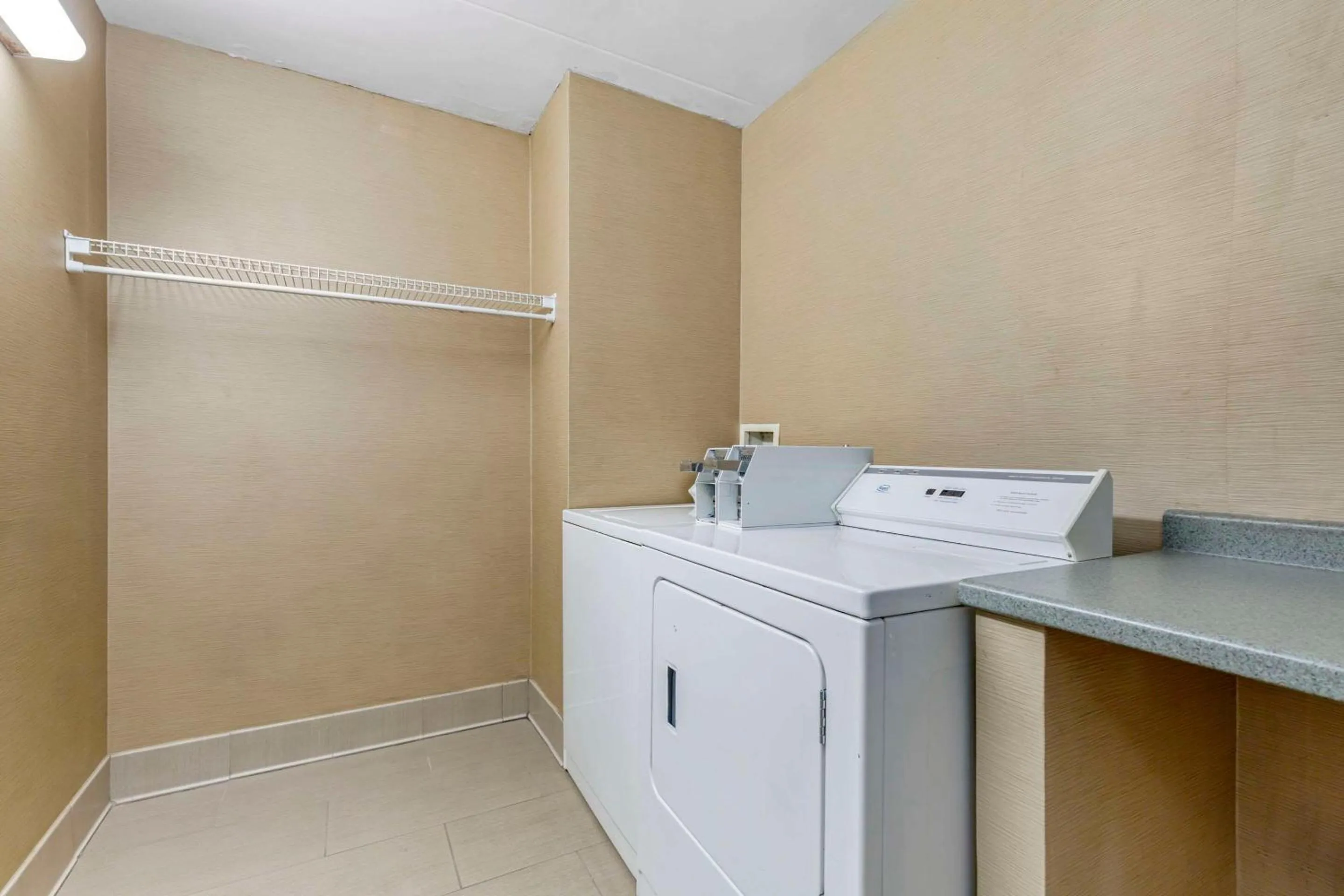 Other in Comfort Inn Herndon-Reston