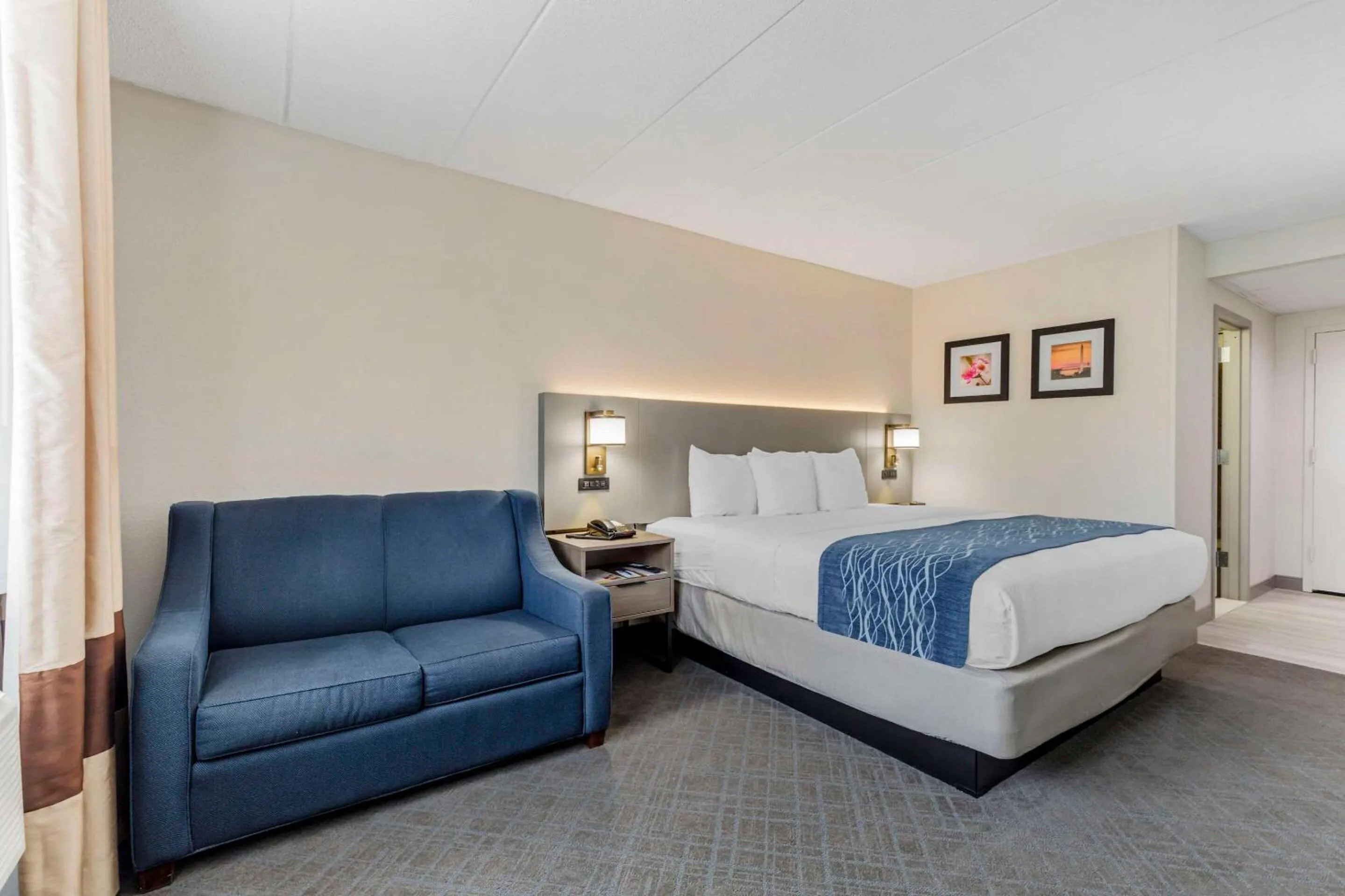 Bedroom, Bed in Comfort Inn Herndon-Reston