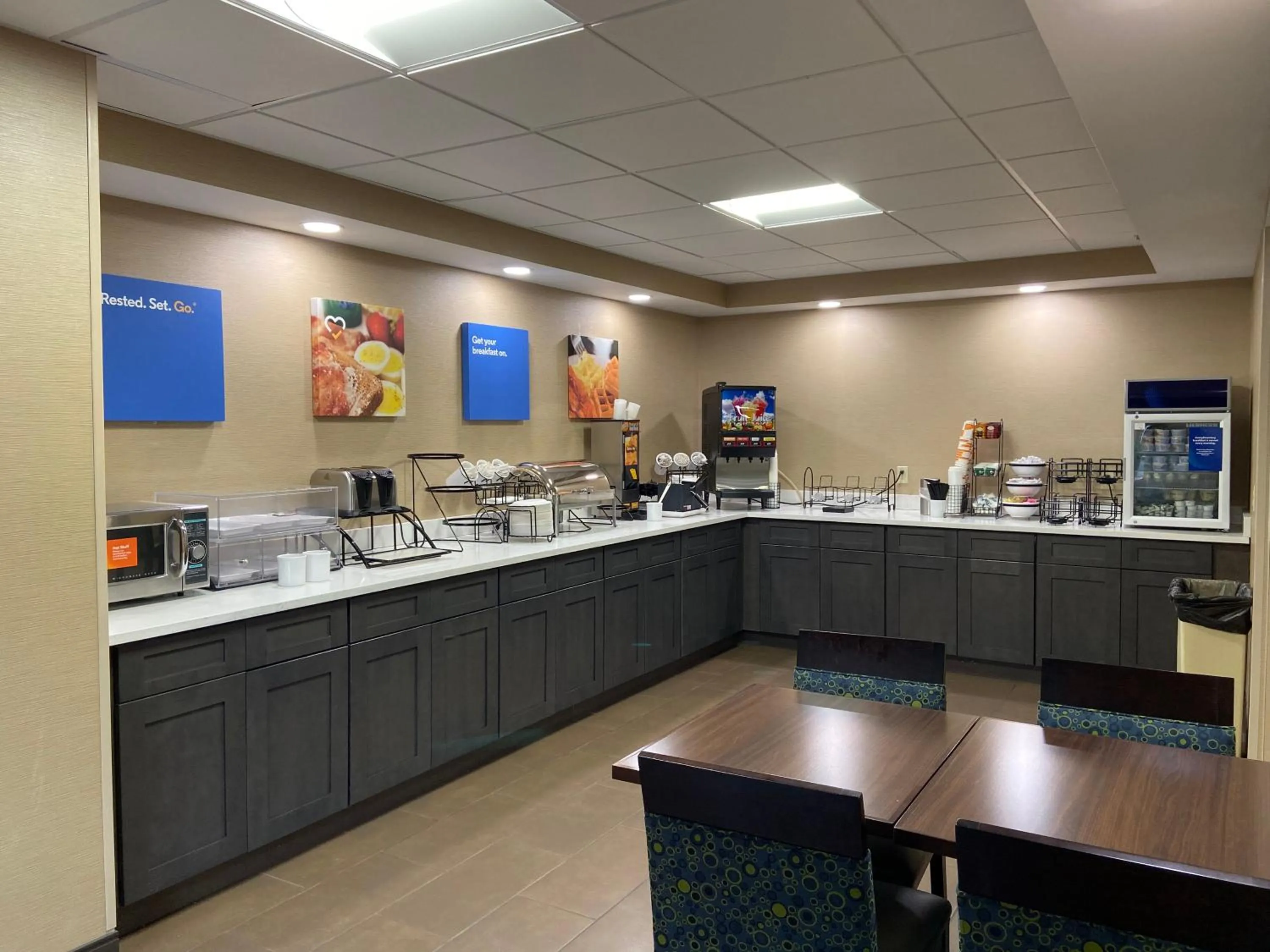 Breakfast in Comfort Inn Herndon-Reston