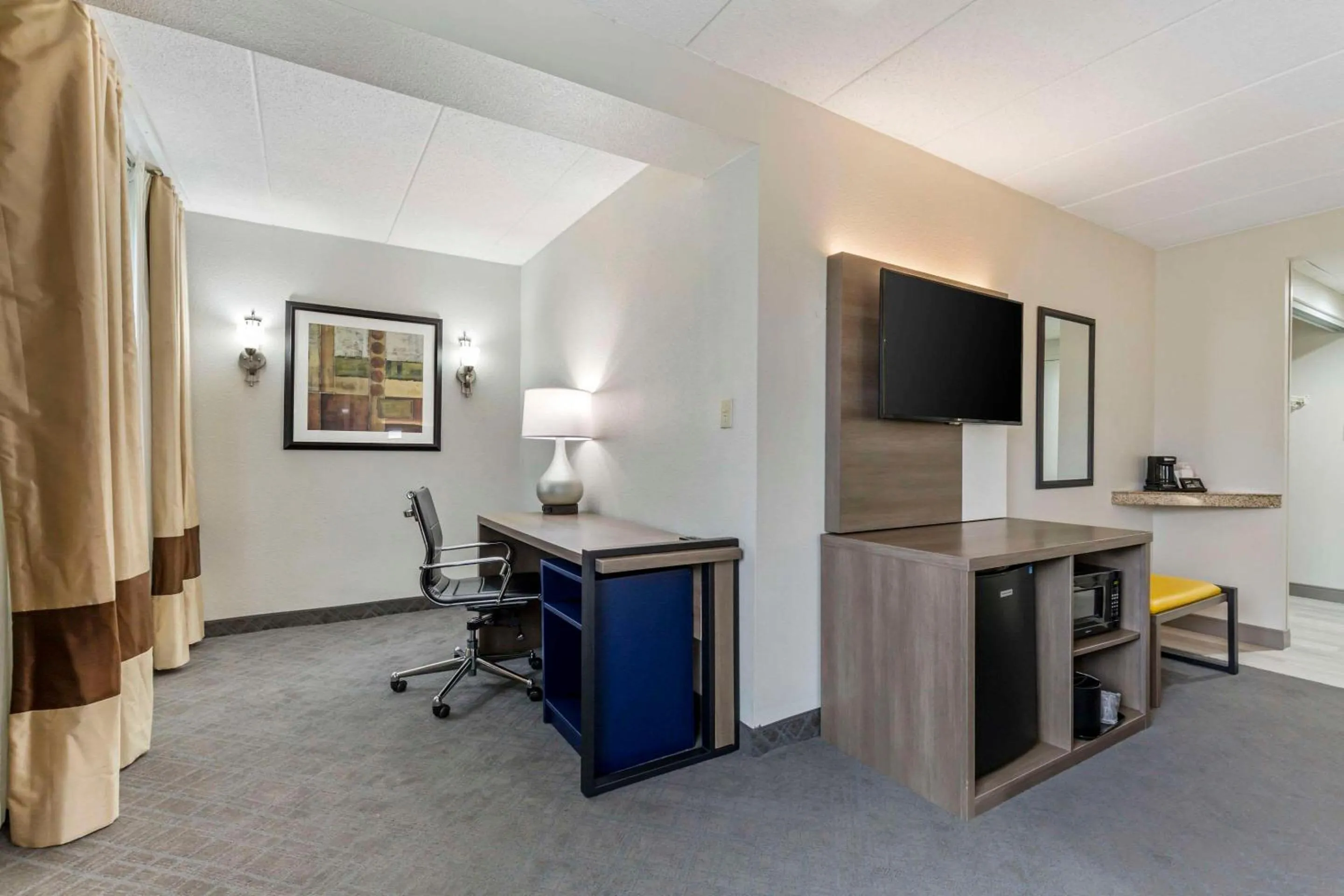 Bedroom in Comfort Inn Herndon-Reston