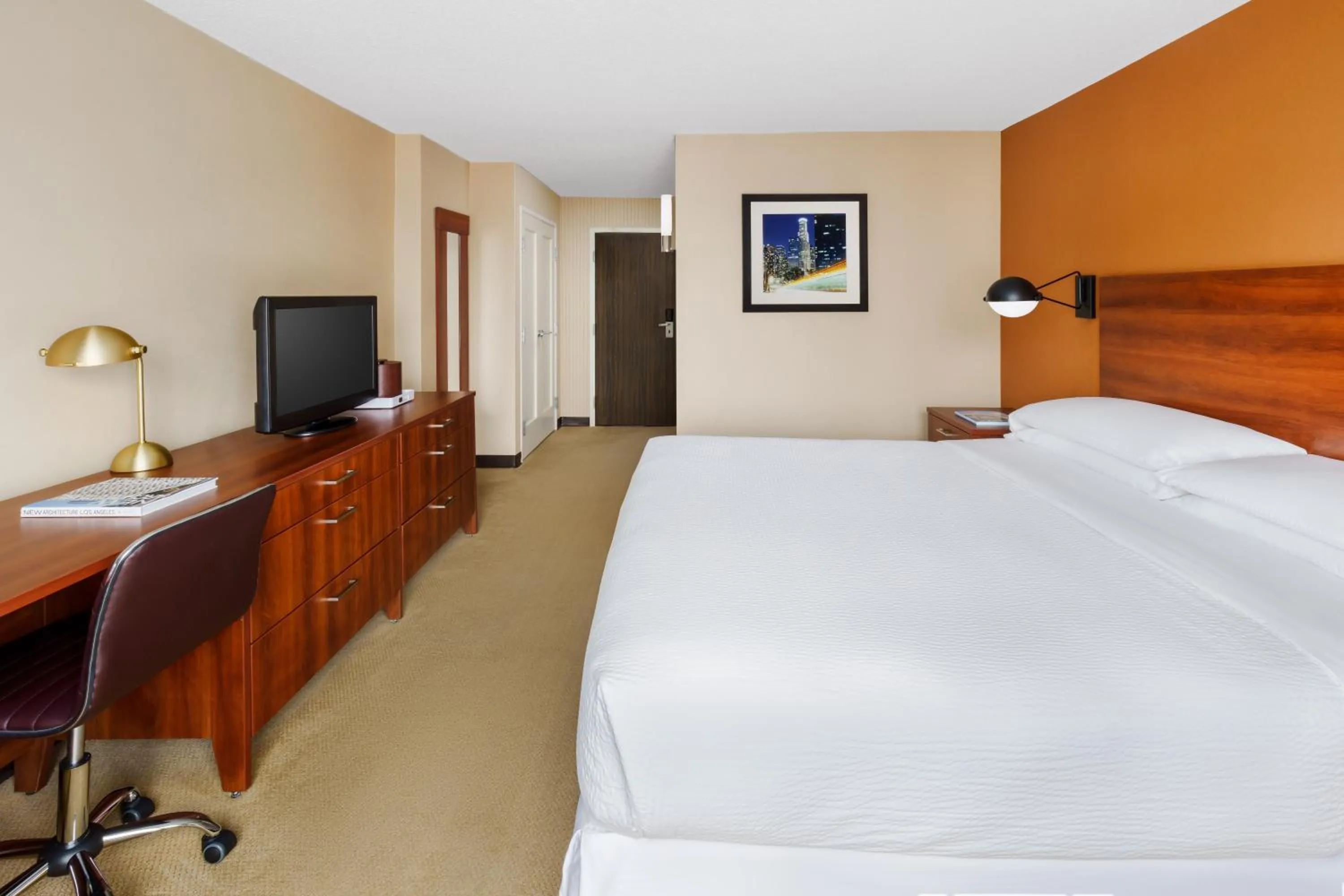Bedroom in Four Points by Sheraton Los Angeles International Airport