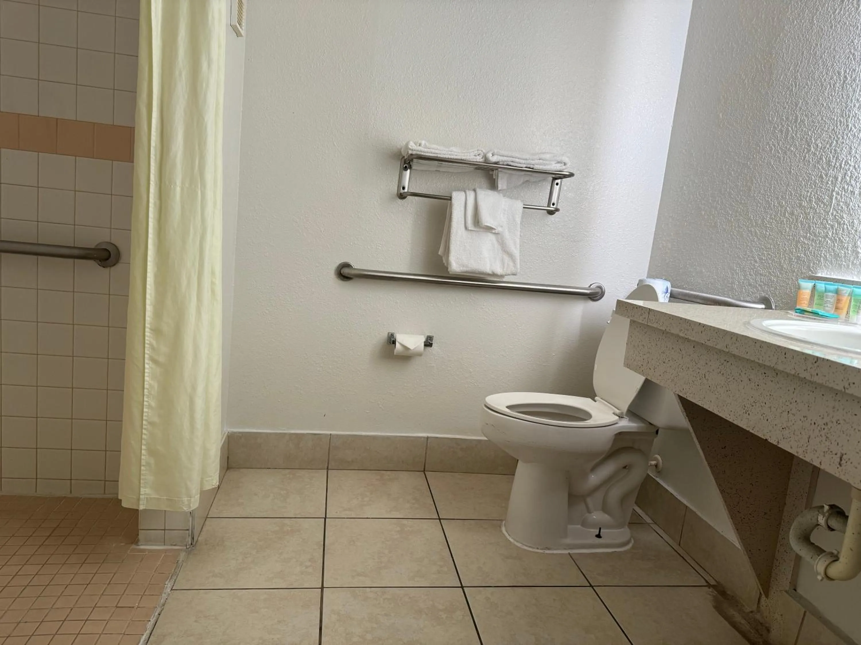 Toilet in Floridian Express International Drive