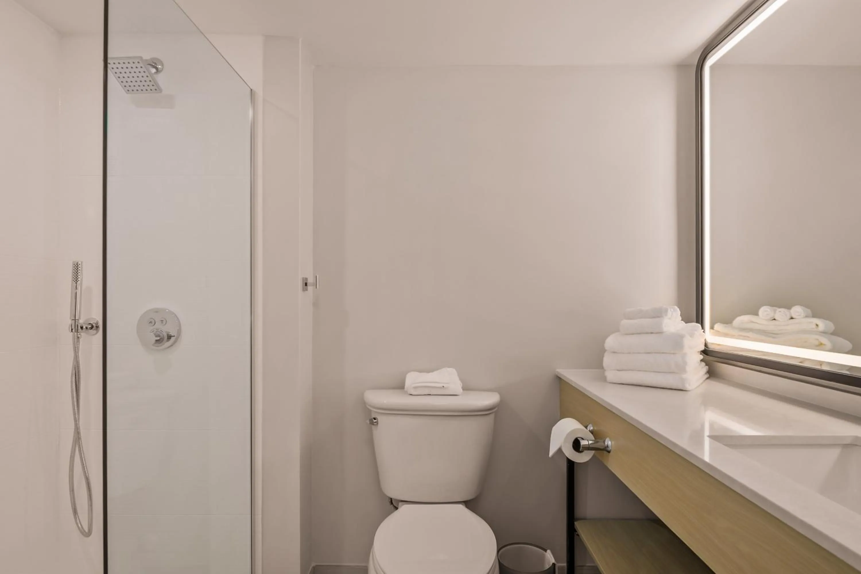 Bathroom in B&B HOTEL Orlando International Drive near Universal - Newly Renovated!