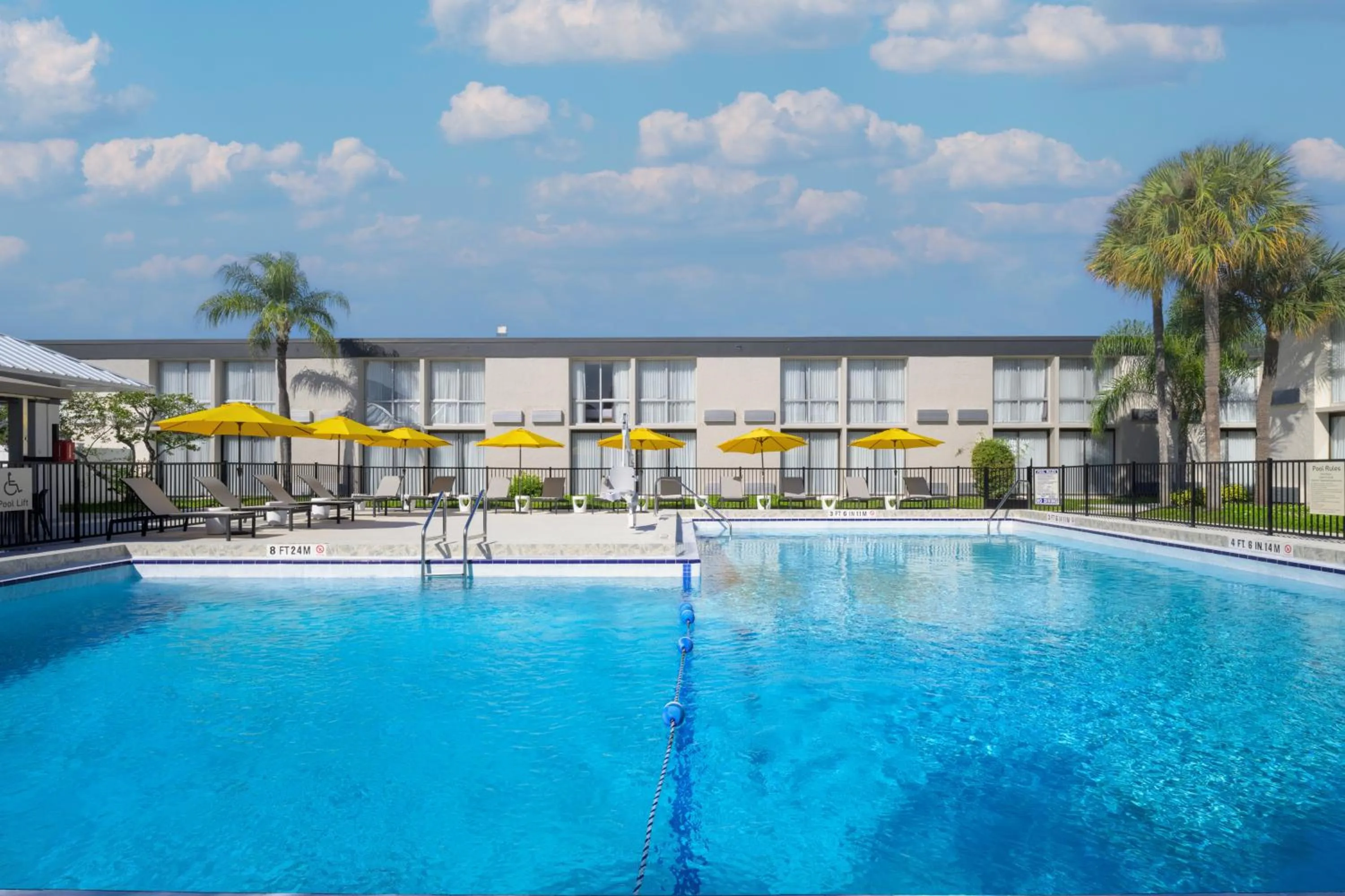 Day in B&B HOTEL Orlando International Drive near Universal - Newly Renovated!