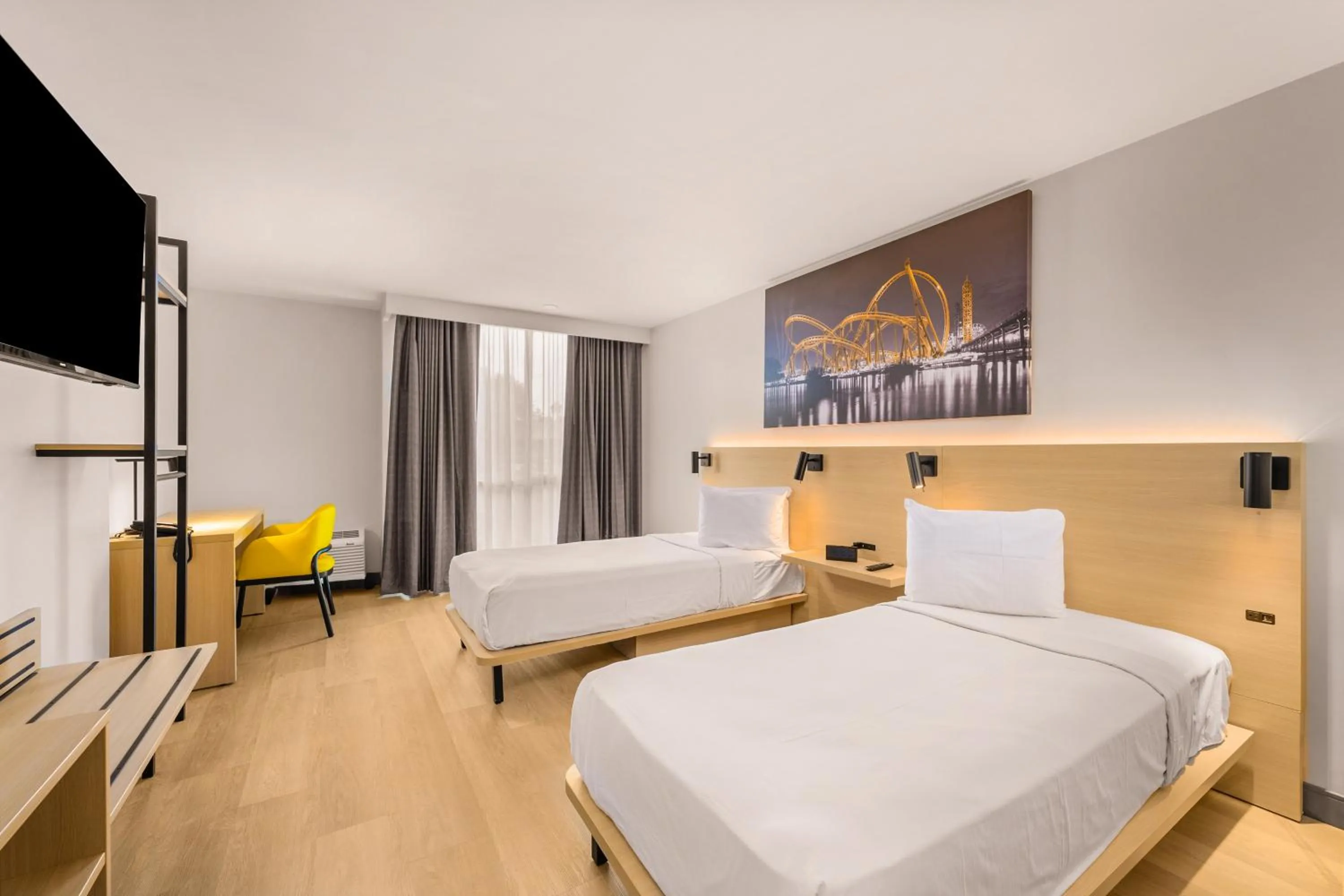 Bed in B&B HOTEL Orlando International Drive near Universal - Newly Renovated!