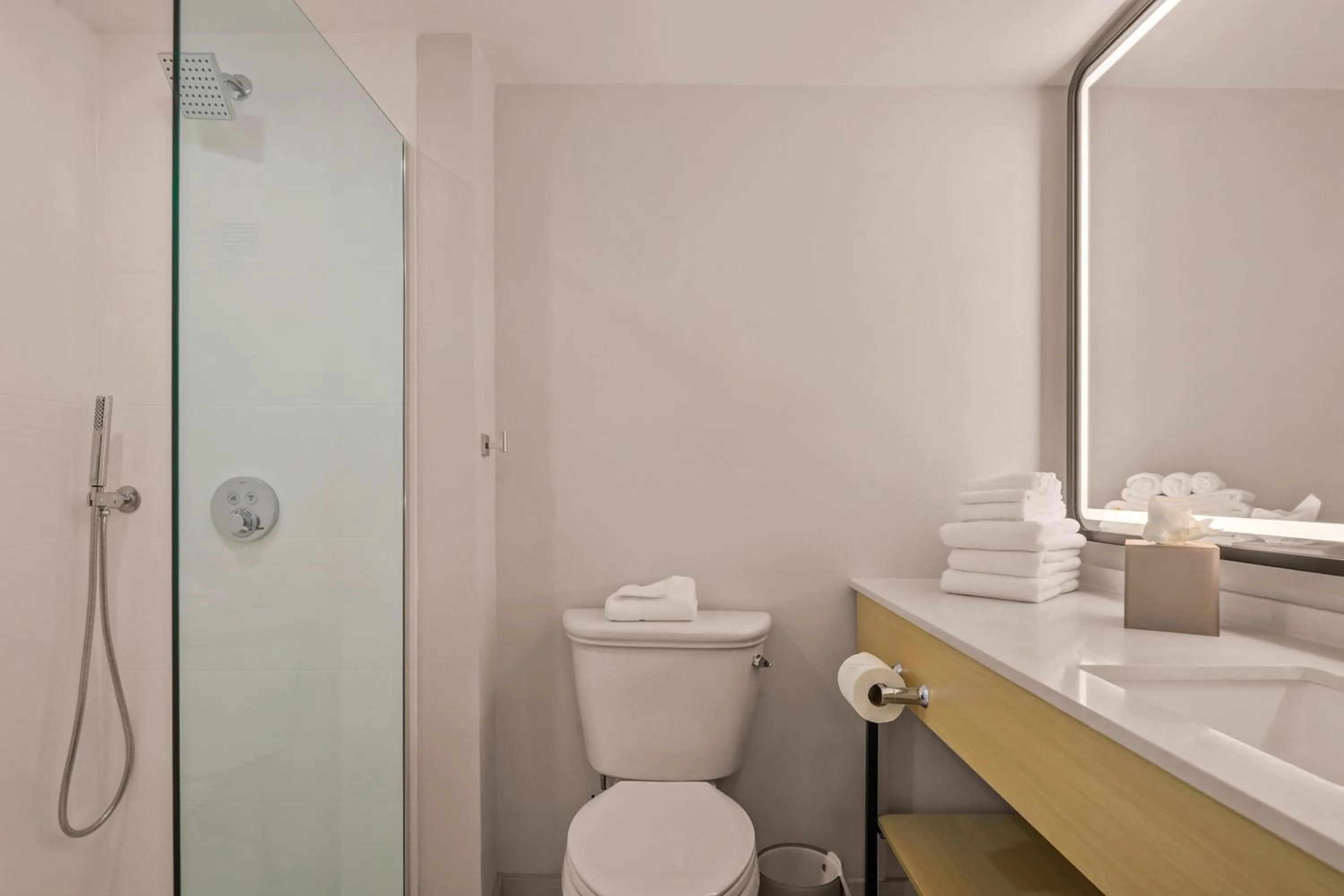 Bathroom in B&B HOTEL Orlando International Drive near Universal - Newly Renovated!