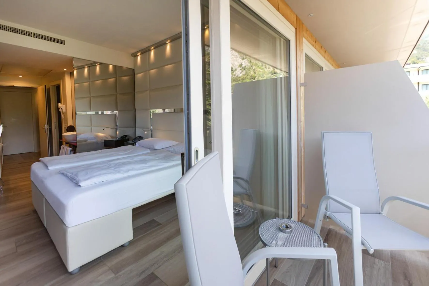 Balcony/Terrace, Bed in Hotel Ideal