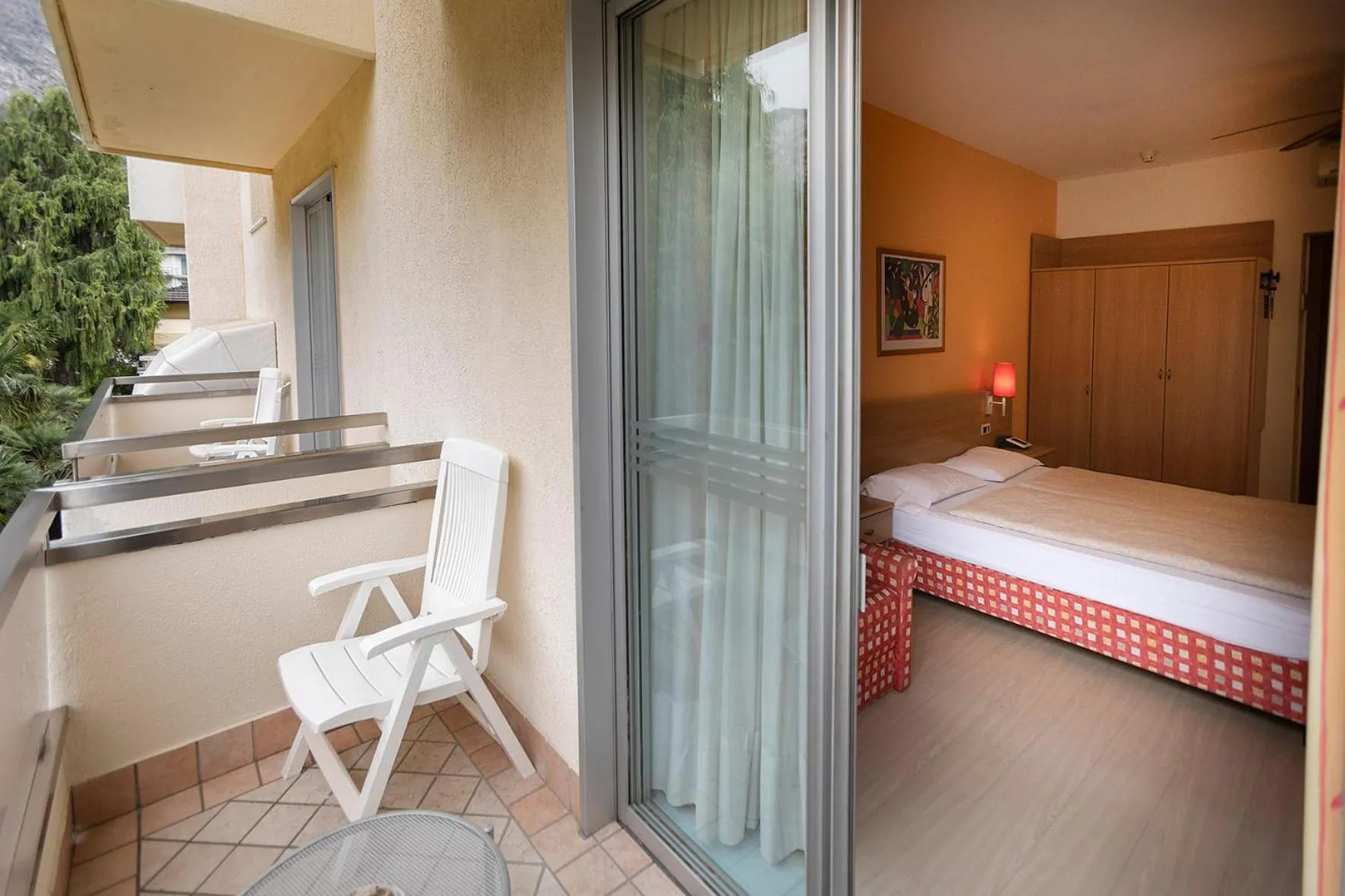 Balcony/Terrace, Bed in Hotel Ideal
