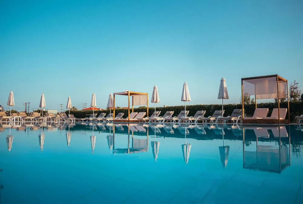 Property building in Dennys Inn Hotel