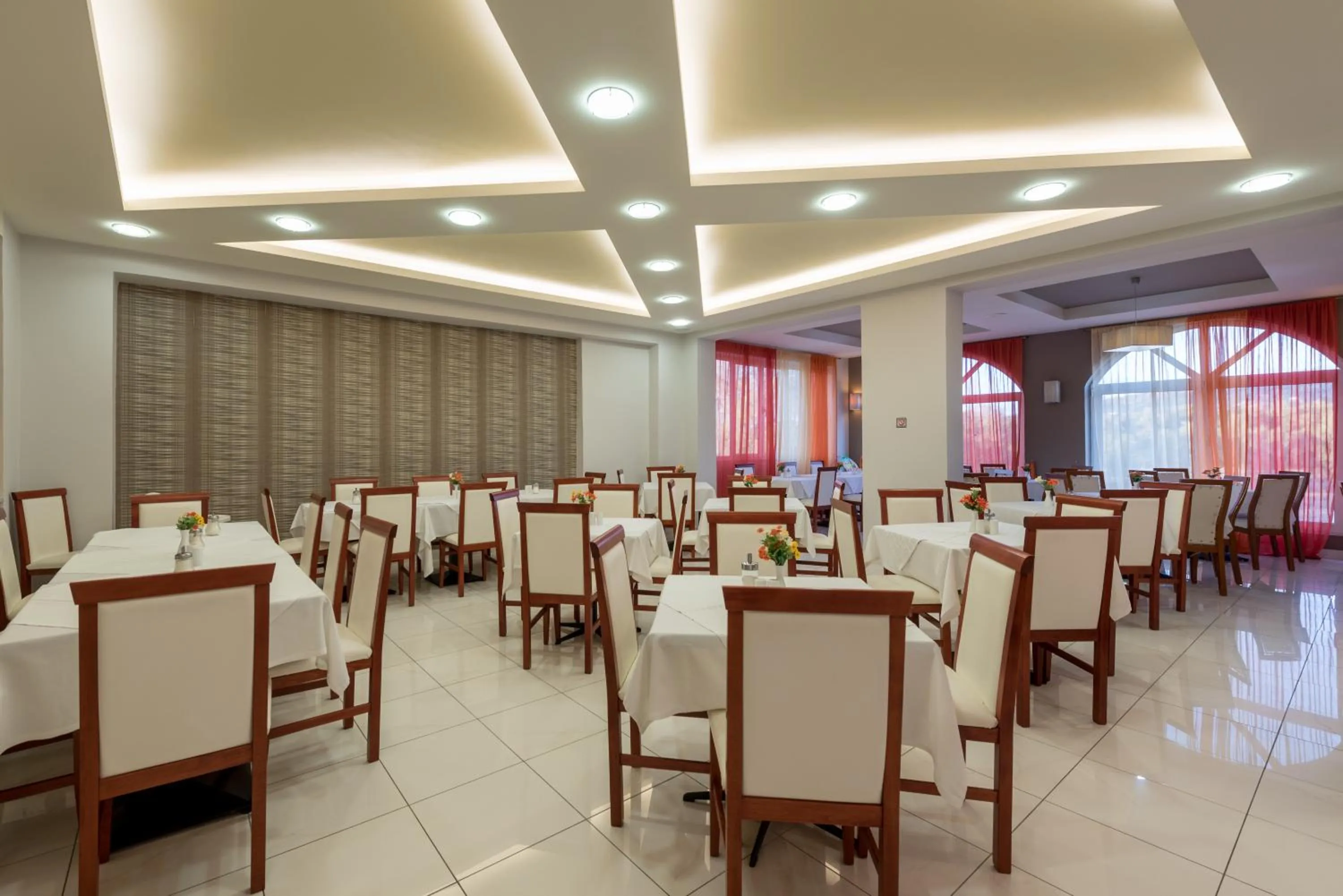 Property building in Dennys Inn Hotel