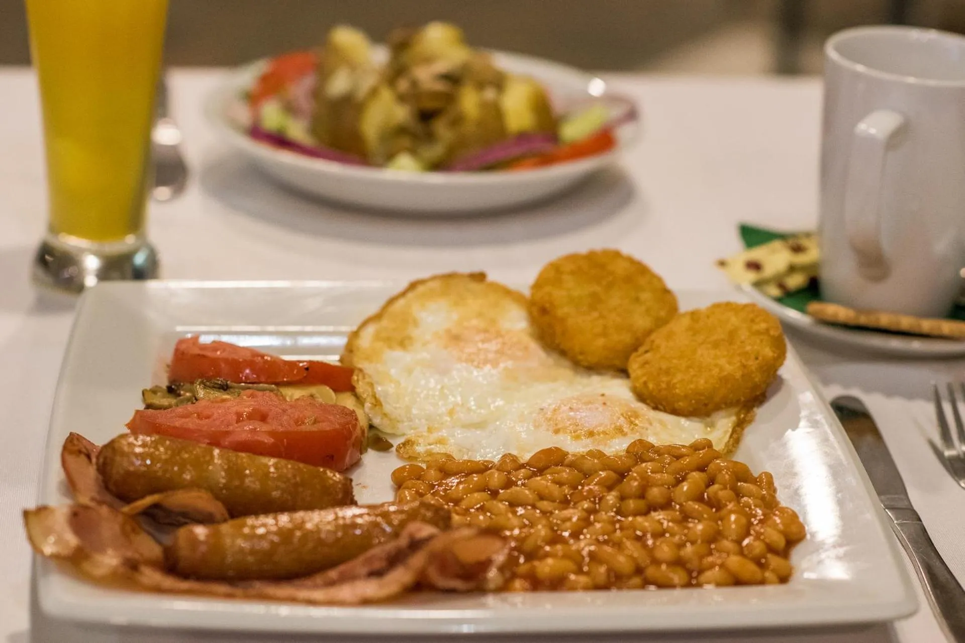 Restaurant/places to eat in Dennys Inn Hotel