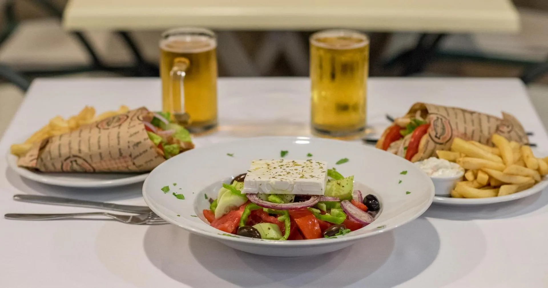 Restaurant/places to eat in Dennys Inn Hotel