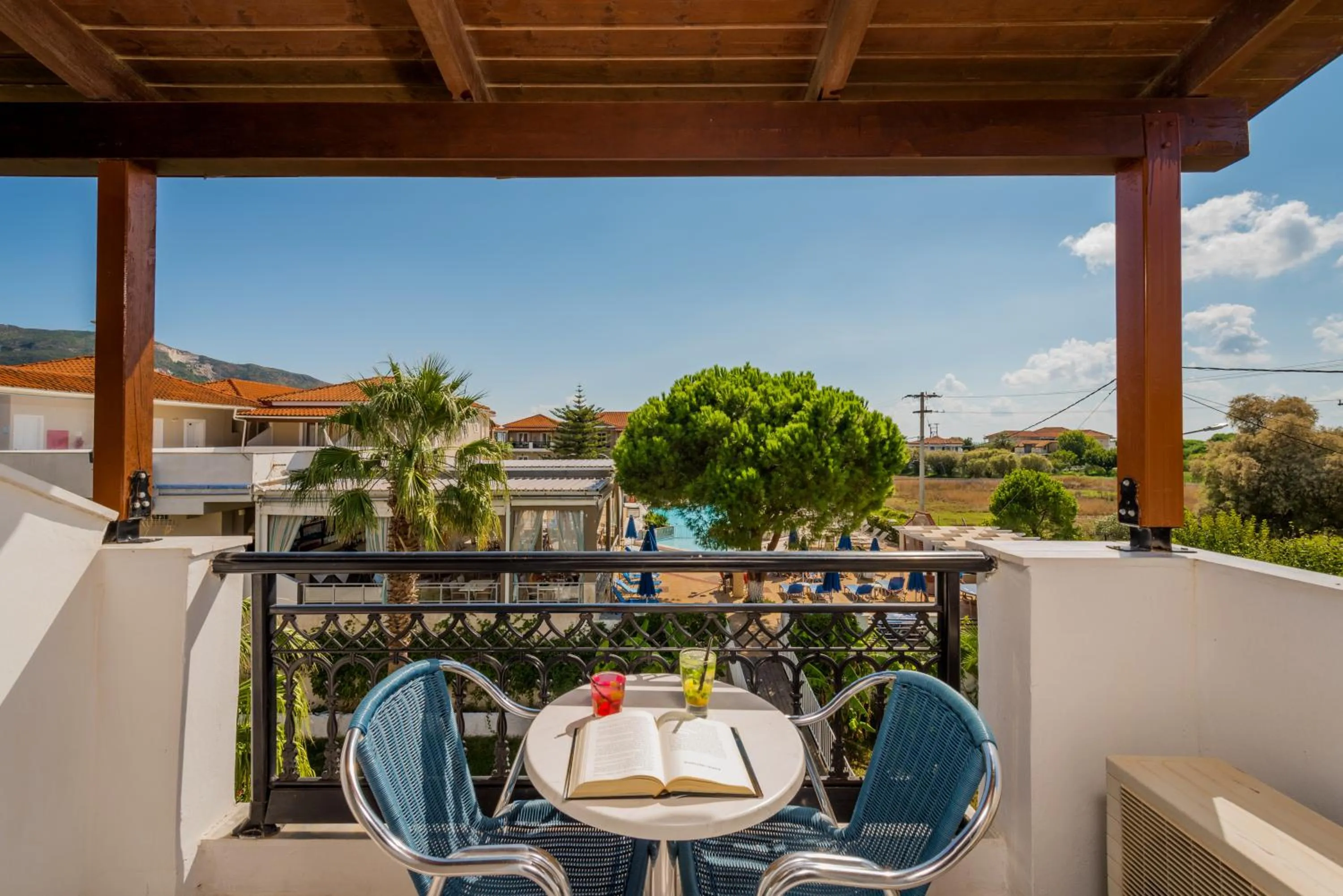 Patio in Dennys Inn Hotel