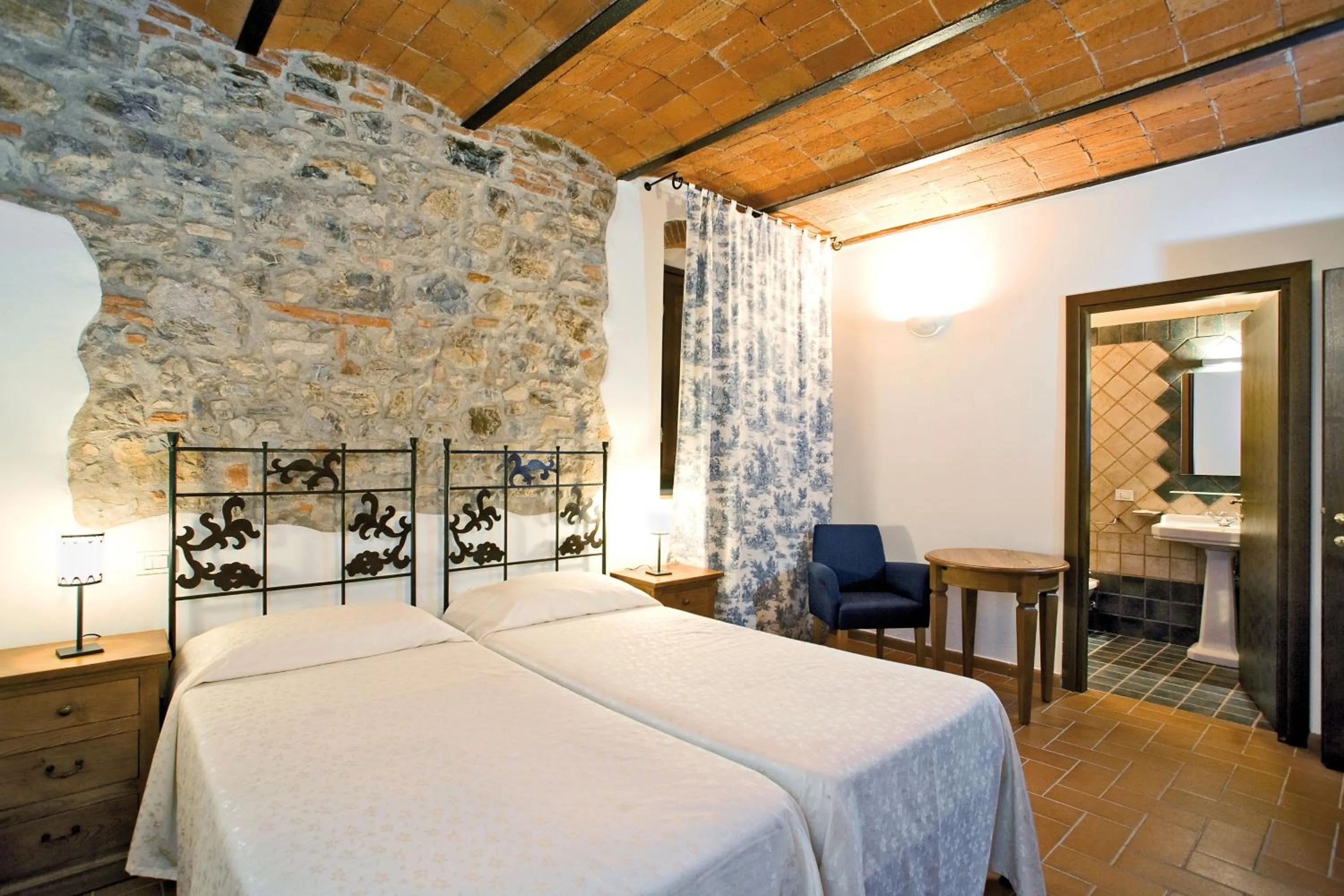 Bed in Poggio Cennina Resort
