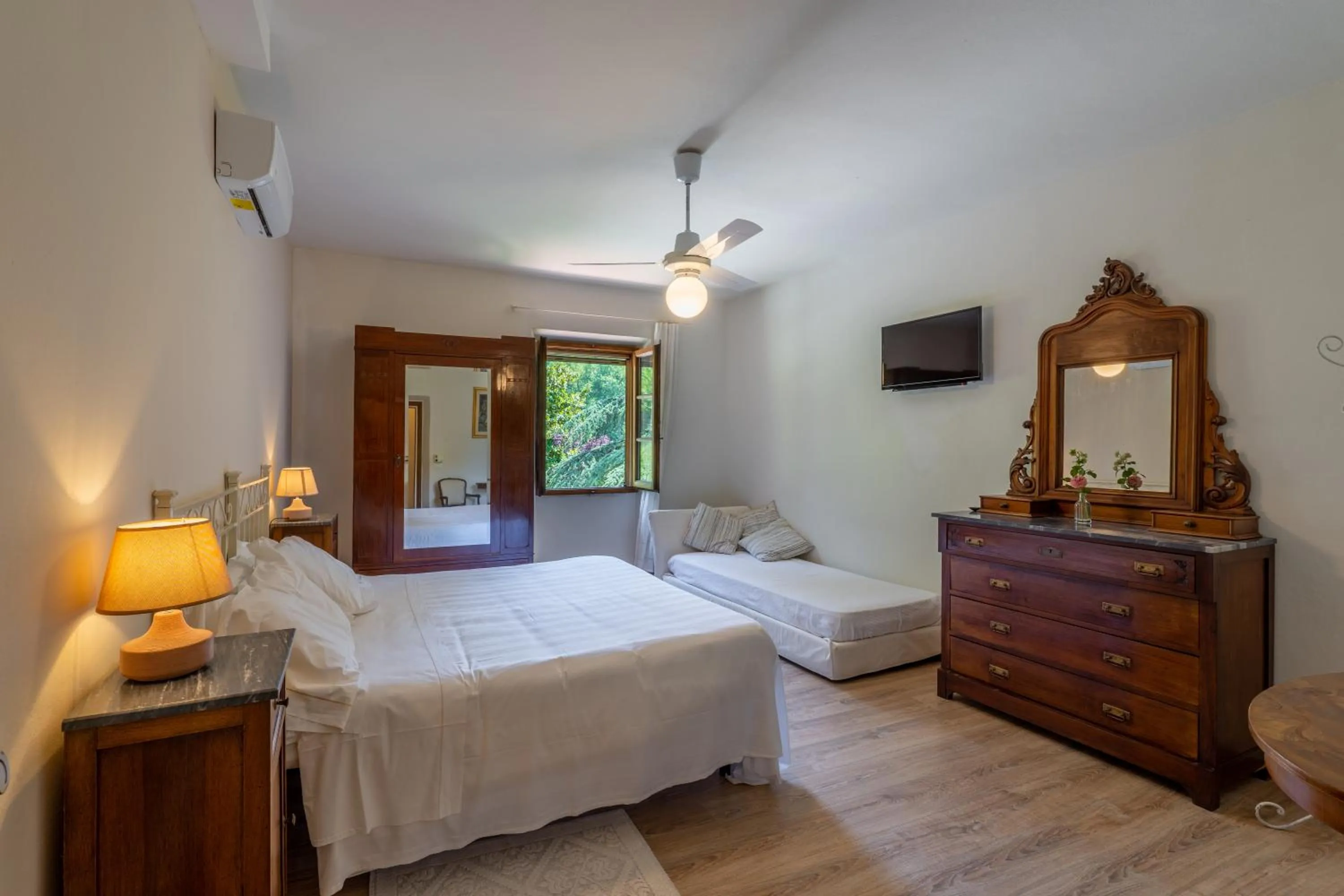 Photo of the whole room, Bed in Agriturismo Valleverde
