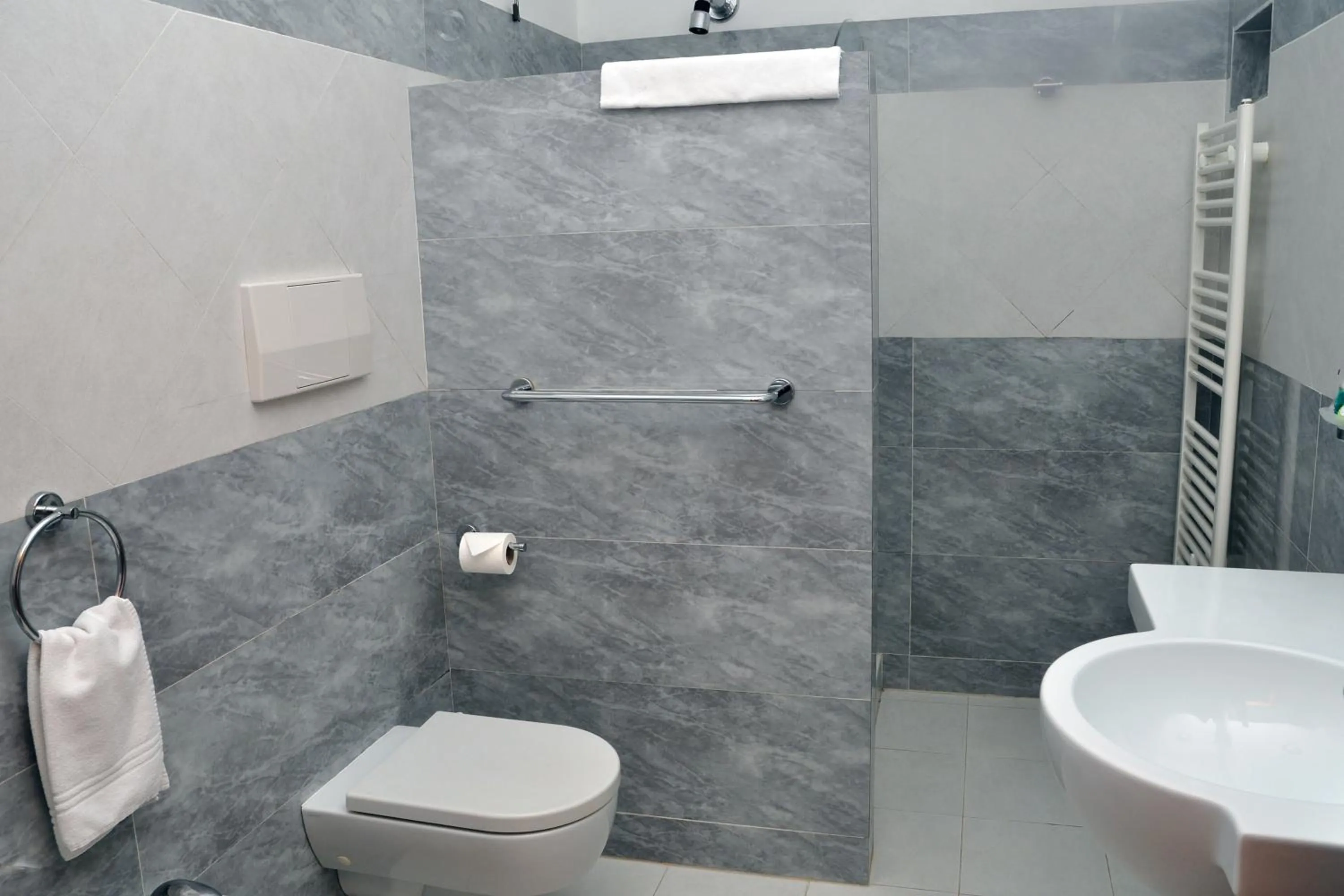 Bathroom in Hotel Club Koiné