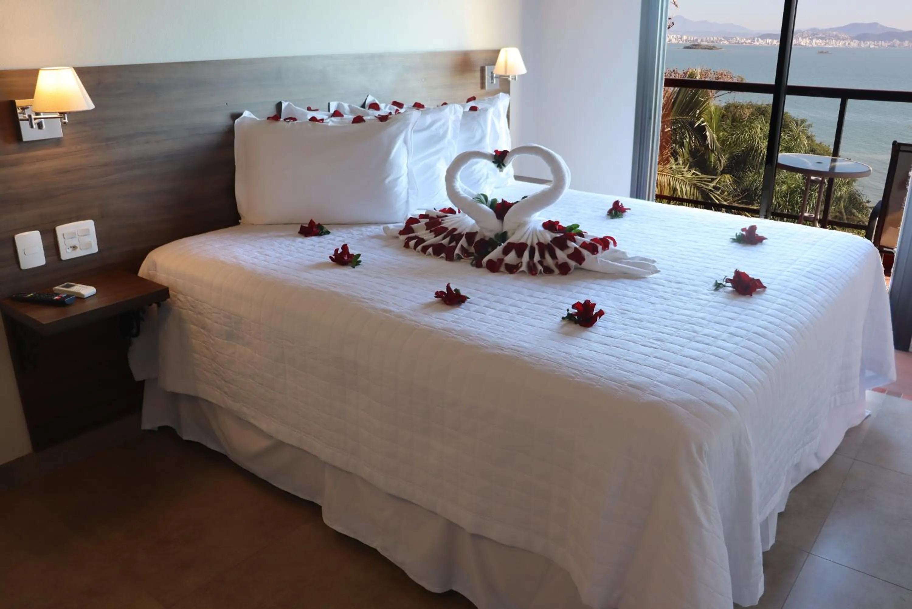 View (from property/room), Bed in Suítes com Vista Panorâmica de Florianópolis