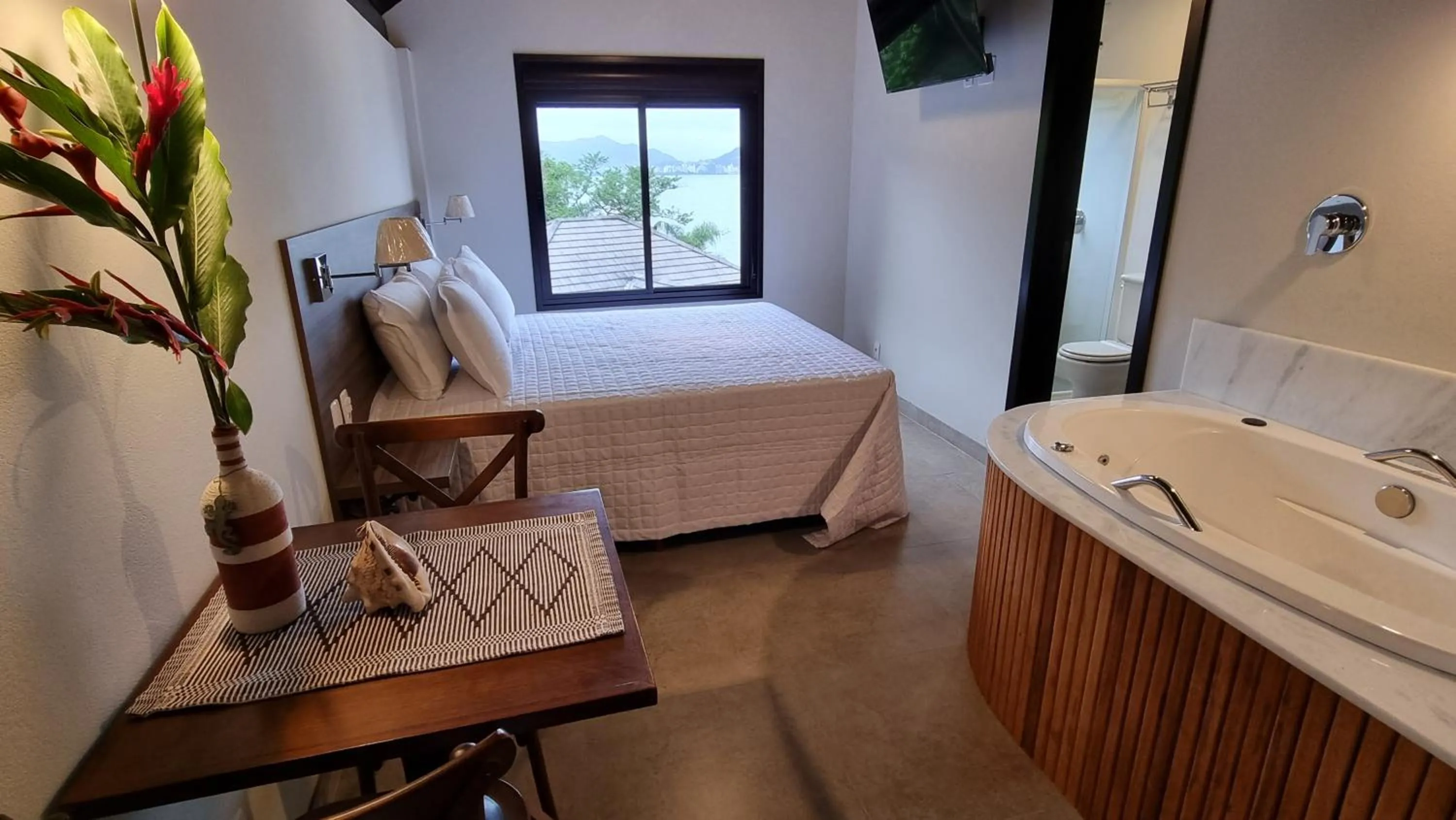 Hot Tub, Bed in Suítes com Vista Panorâmica de Florianópolis