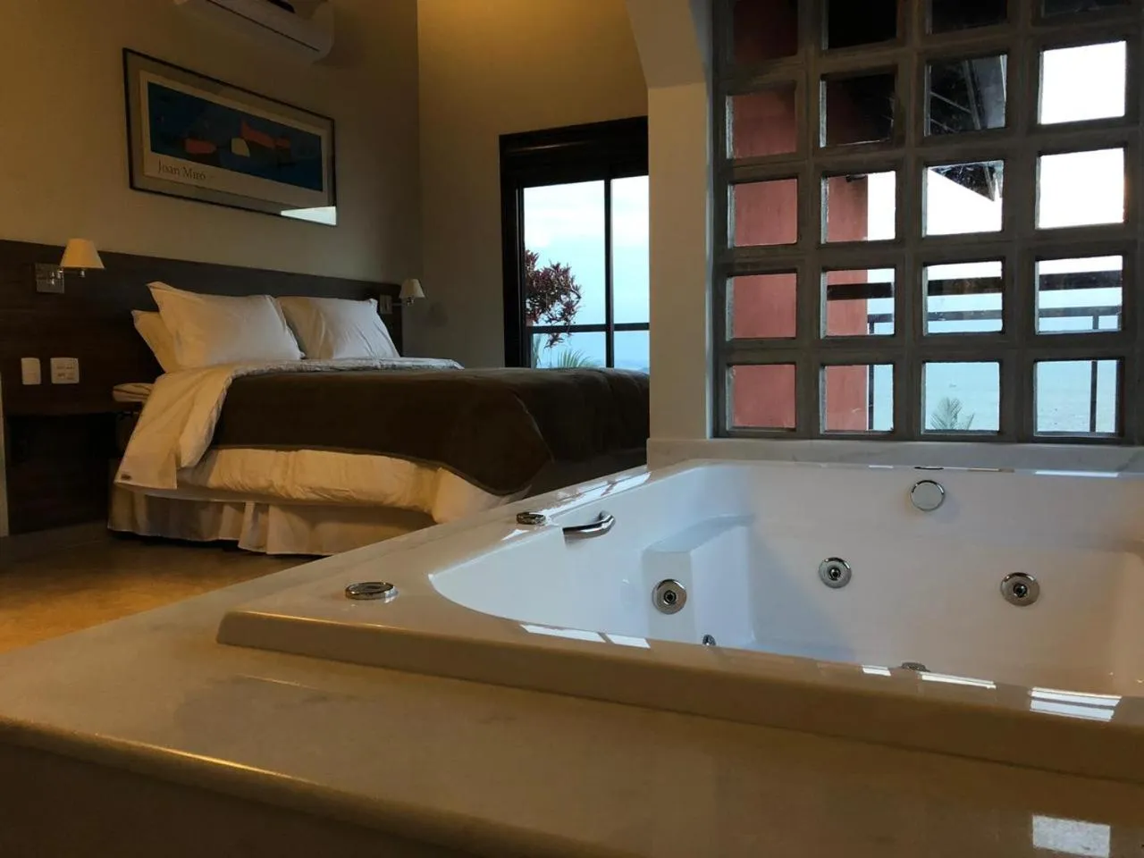 Hot Tub, Bed in Suítes com Vista Panorâmica de Florianópolis