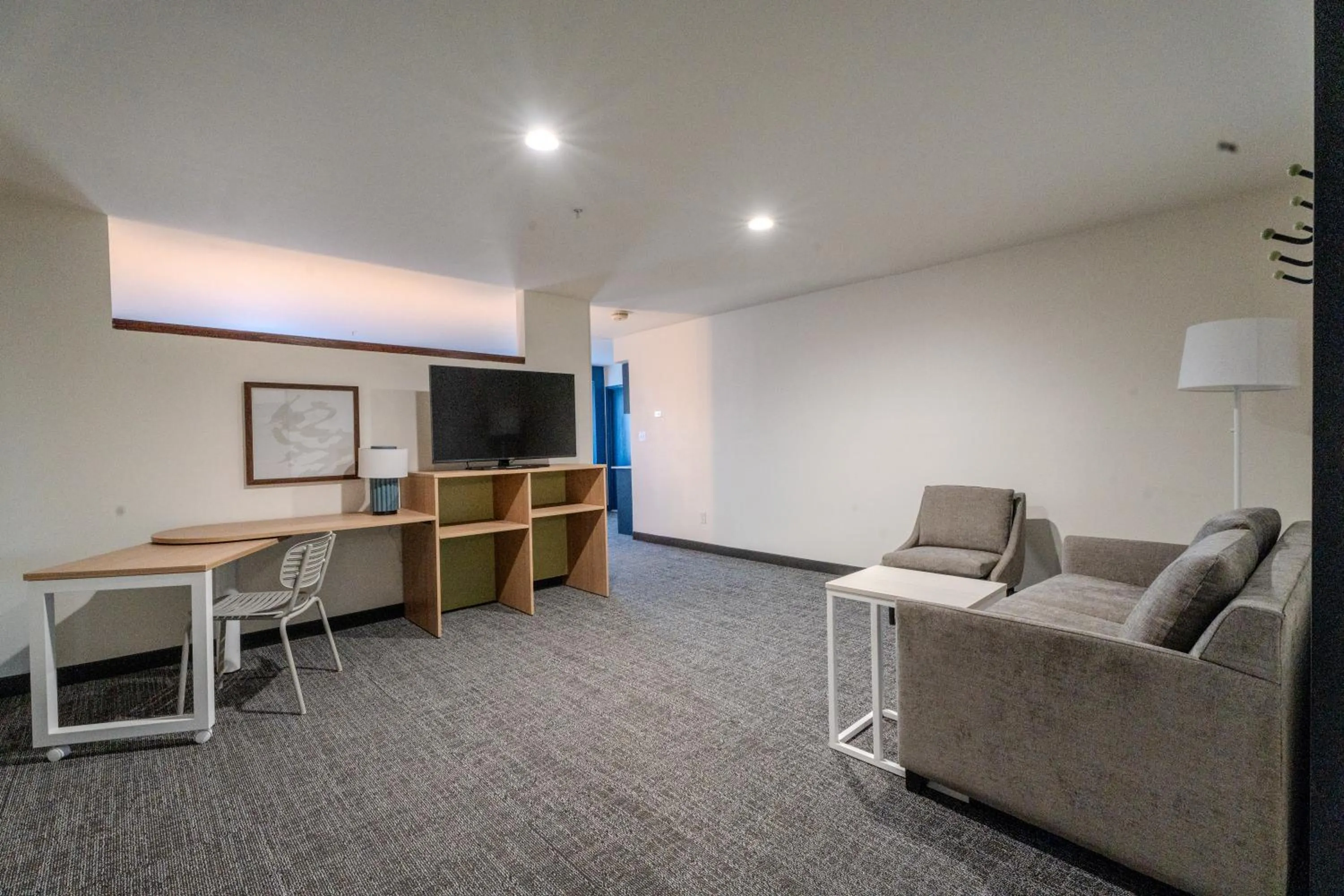 Comfort Inn & Suites Airport Dulles-Gateway