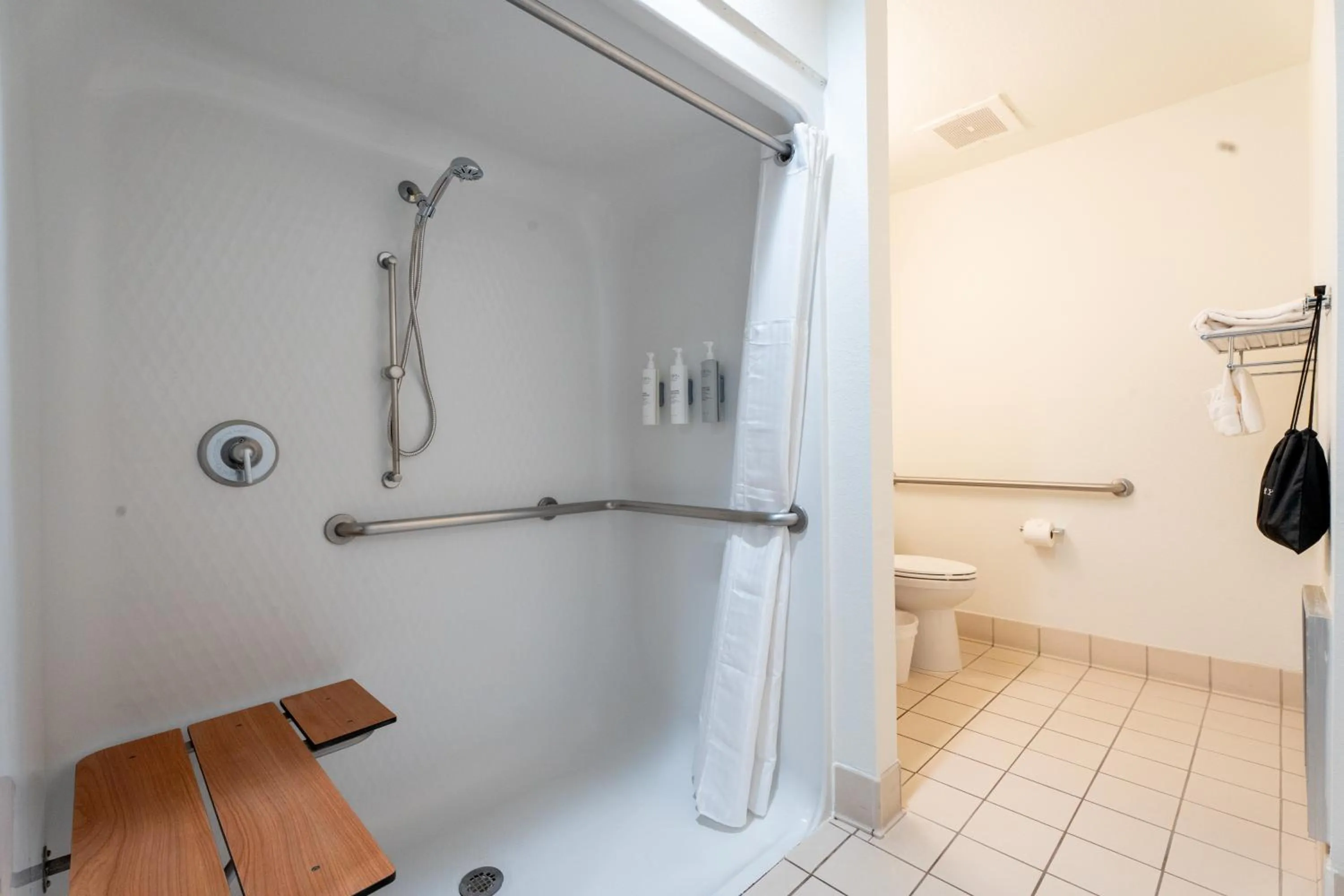 Comfort Inn & Suites Airport Dulles-Gateway