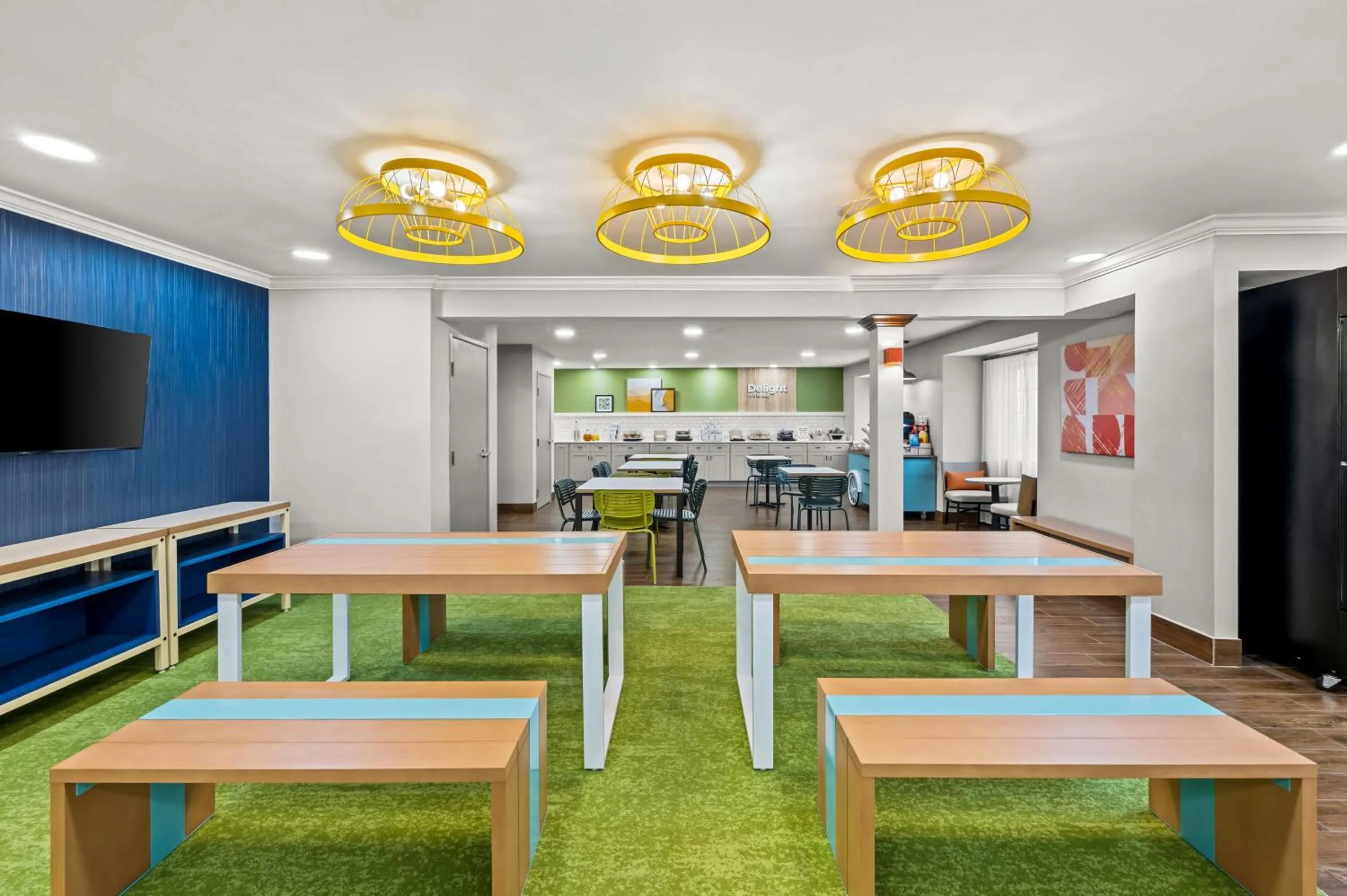 Breakfast in Comfort Inn & Suites Airport Dulles-Gateway