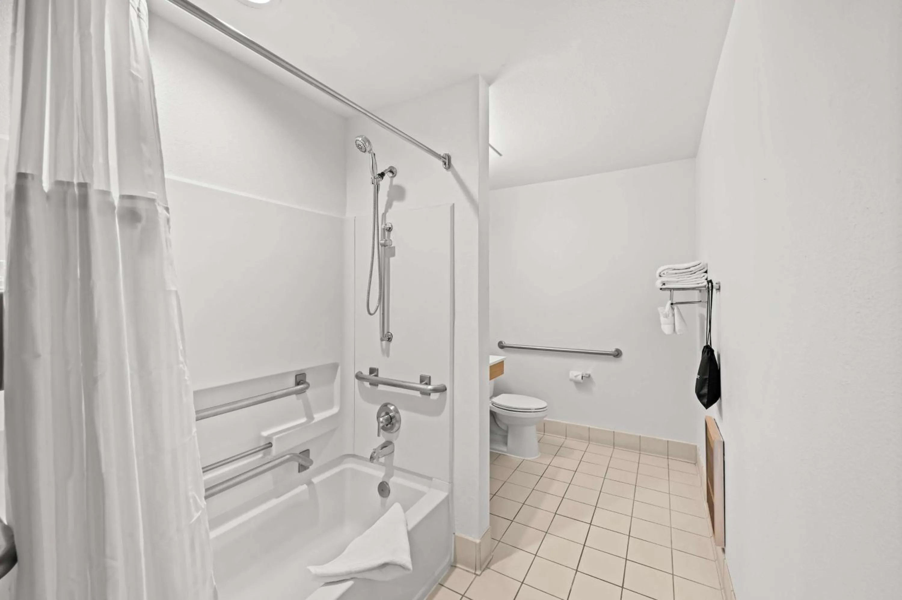 Bathroom in Comfort Inn & Suites Airport Dulles-Gateway