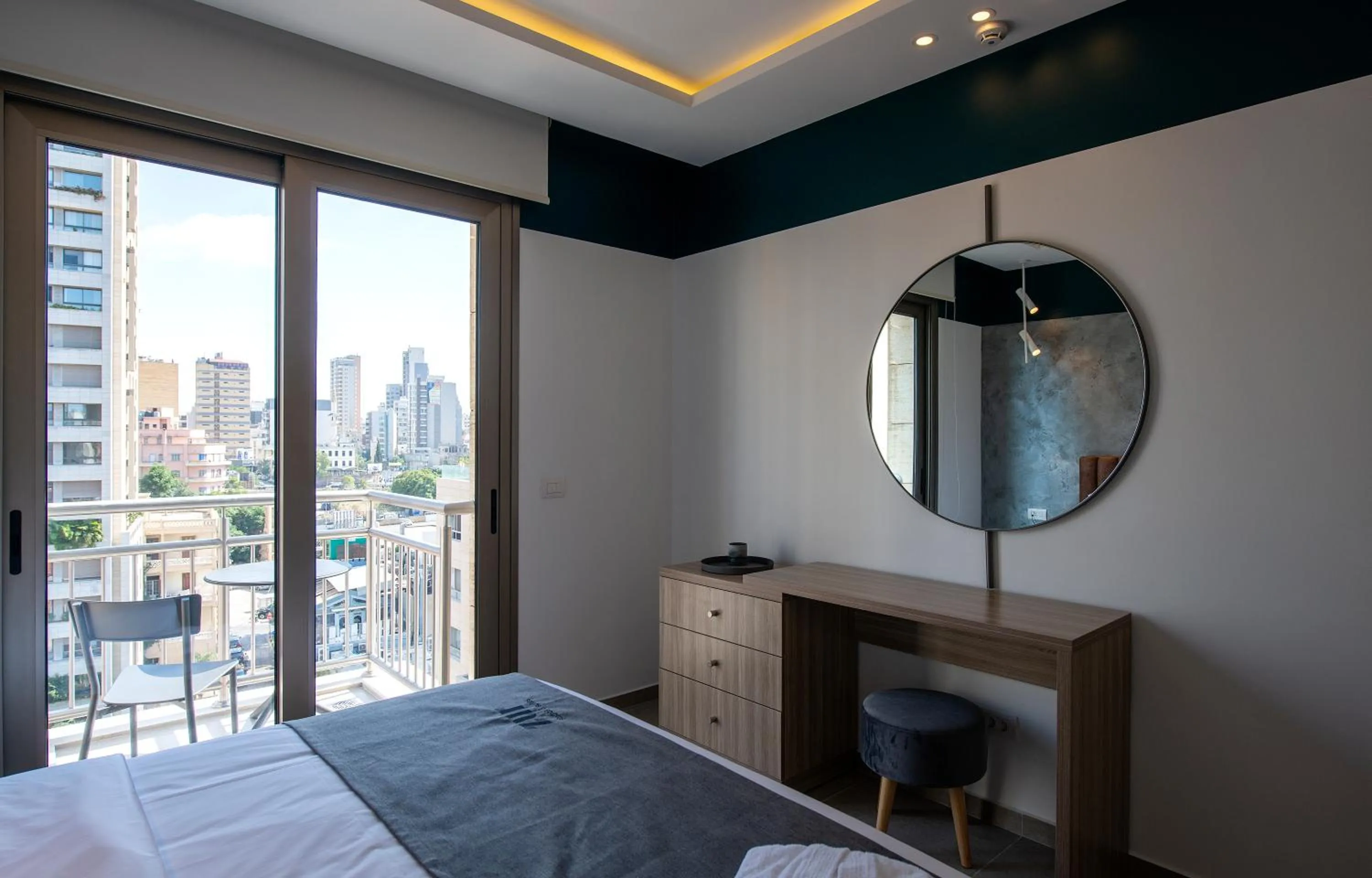 Balcony/Terrace, Bed in ZUR Studios and Suites