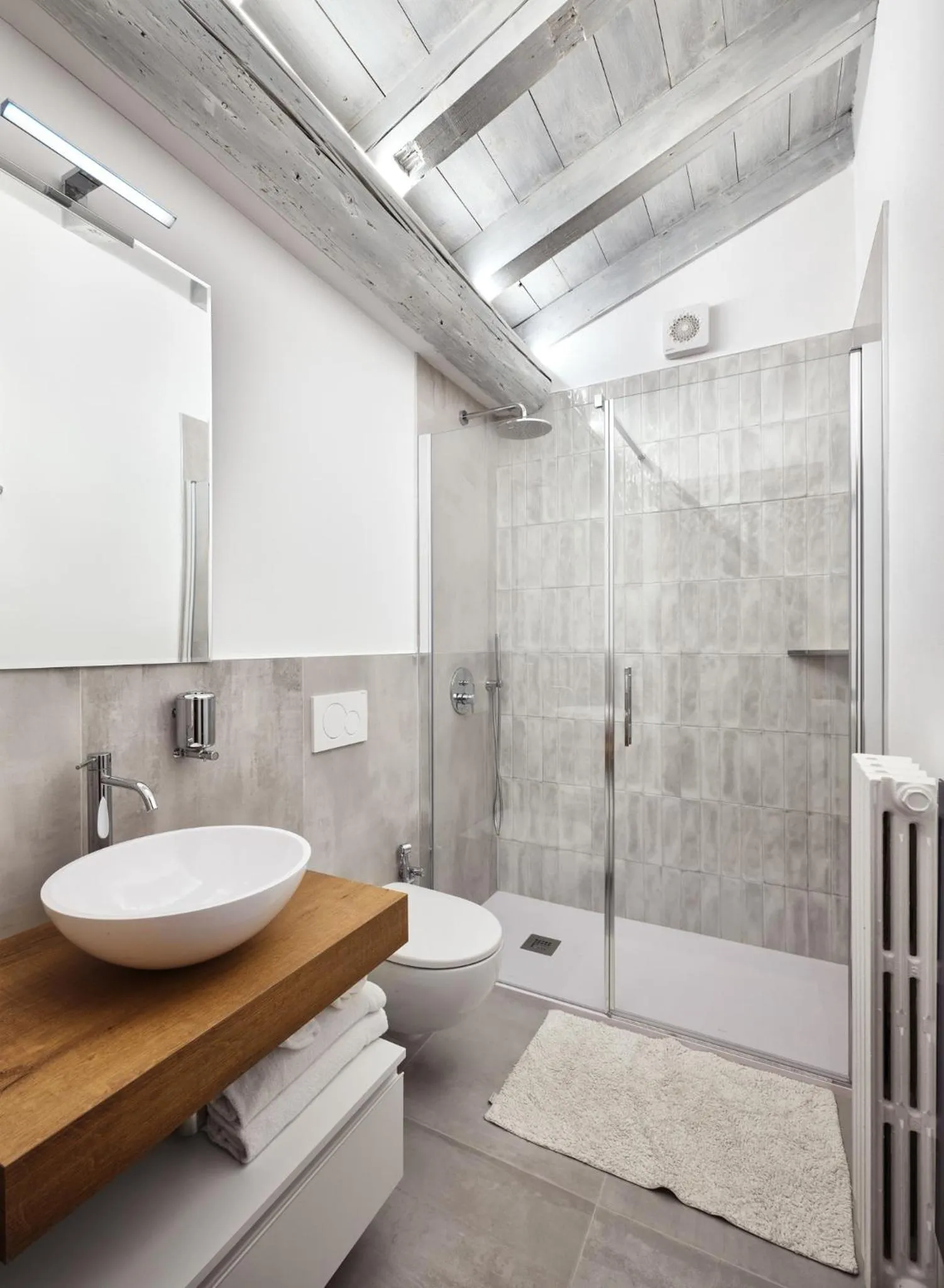 Shower in Villa Beatrice