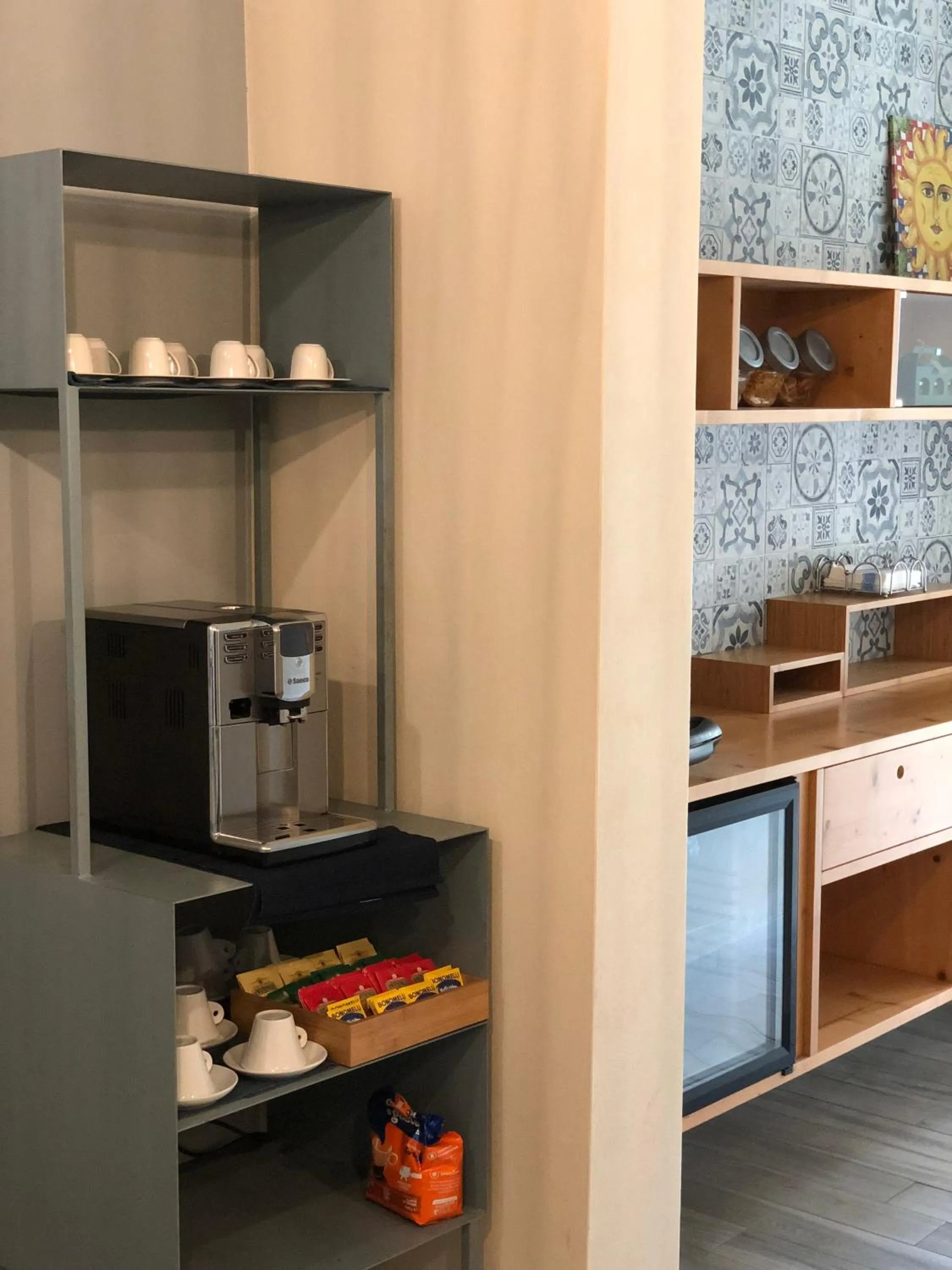 Coffee/tea facilities in Room 55