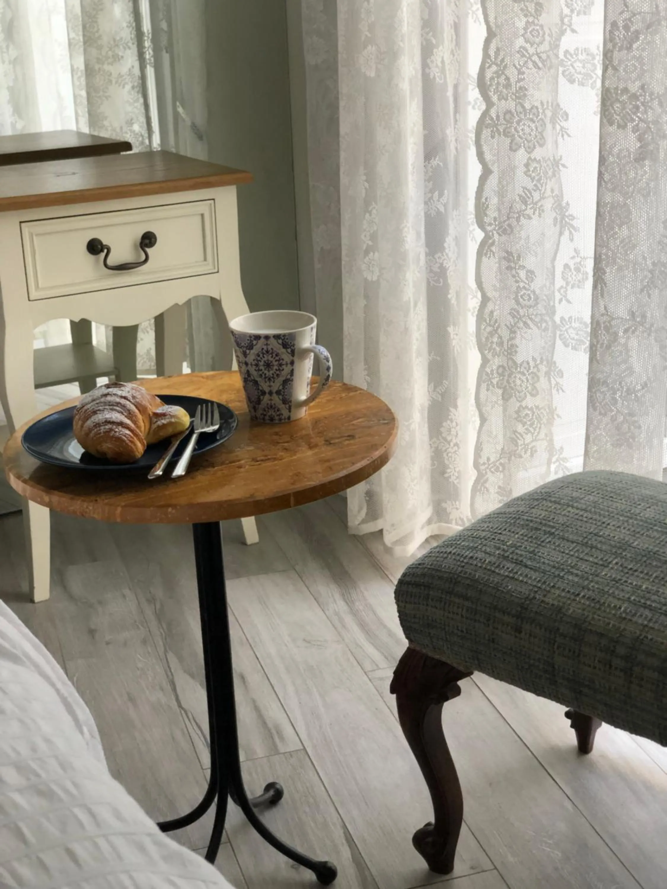 Breakfast in Room 55