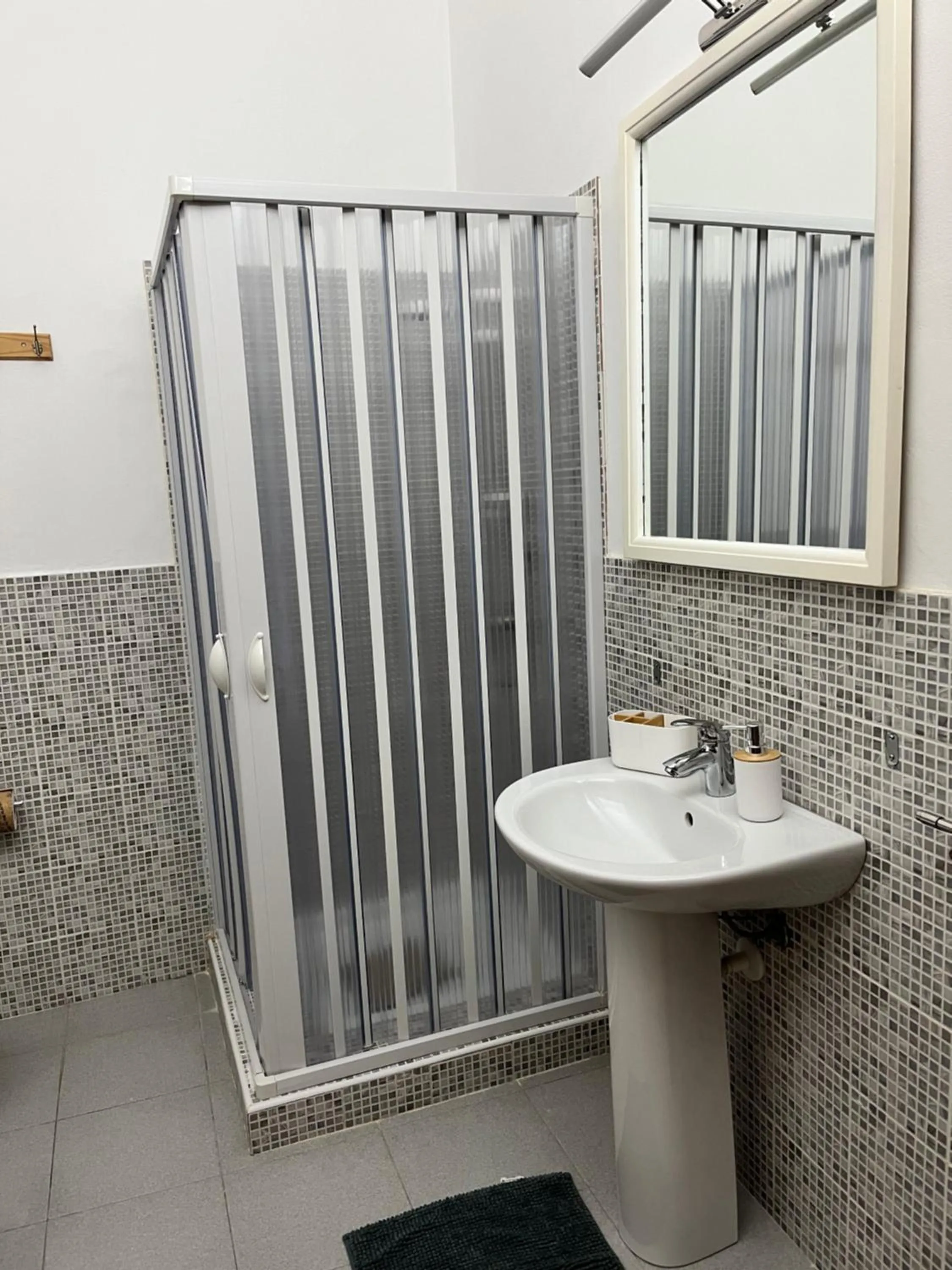 Shower in B&B Al Vecchio Pontile B&B MARSALA