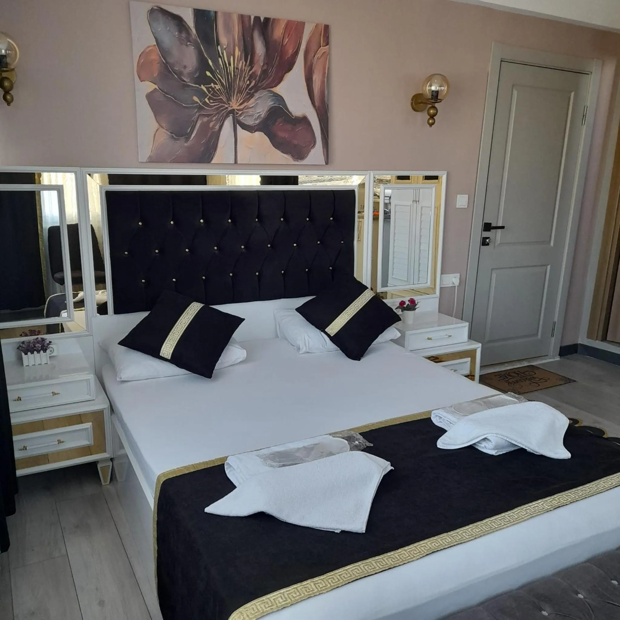 Bedroom, Bed in Emirhan Guesthouse & Suites