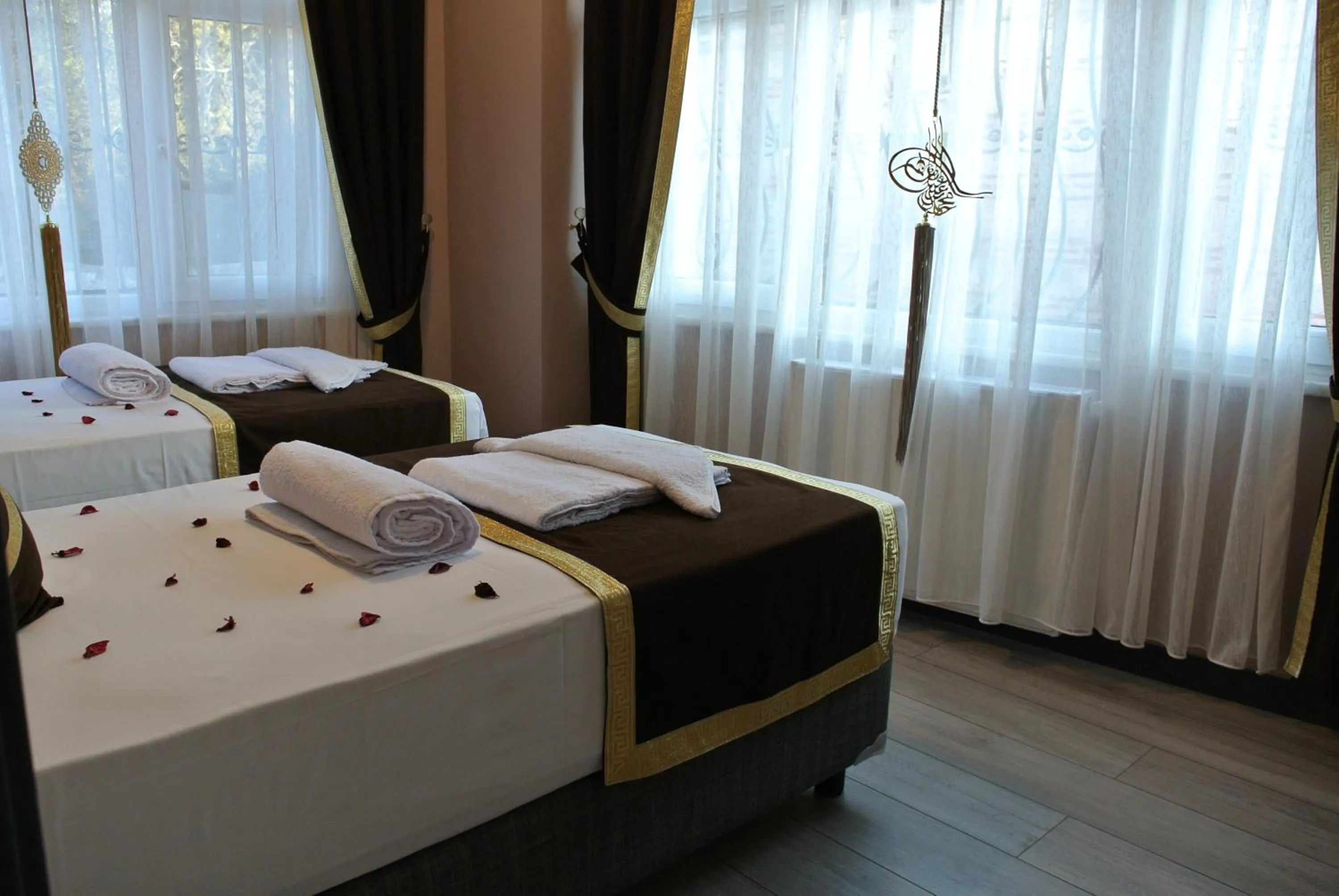 Massage, Bed in Emirhan Guesthouse & Suites