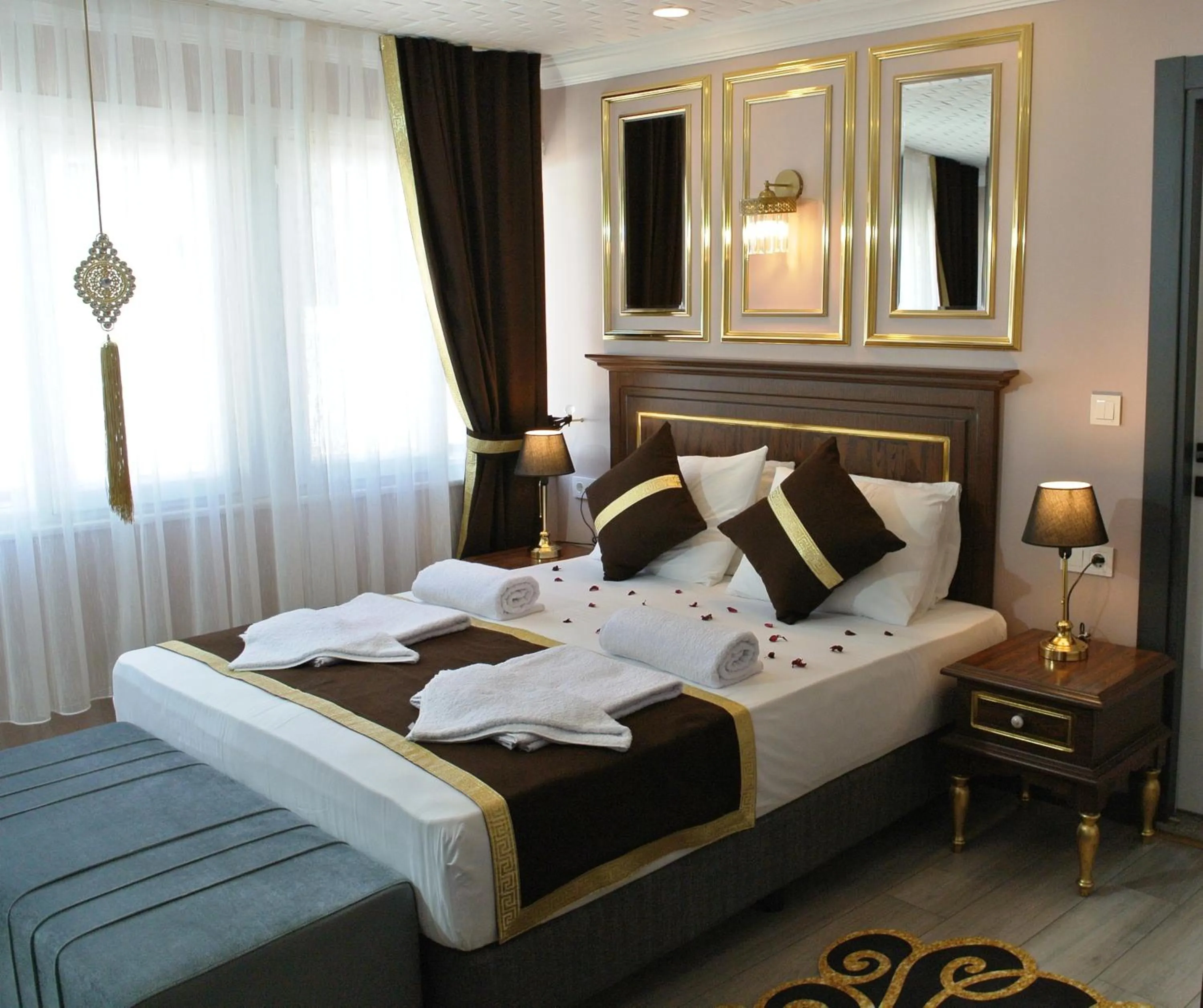 Bedroom, Bed in Emirhan Guesthouse & Suites