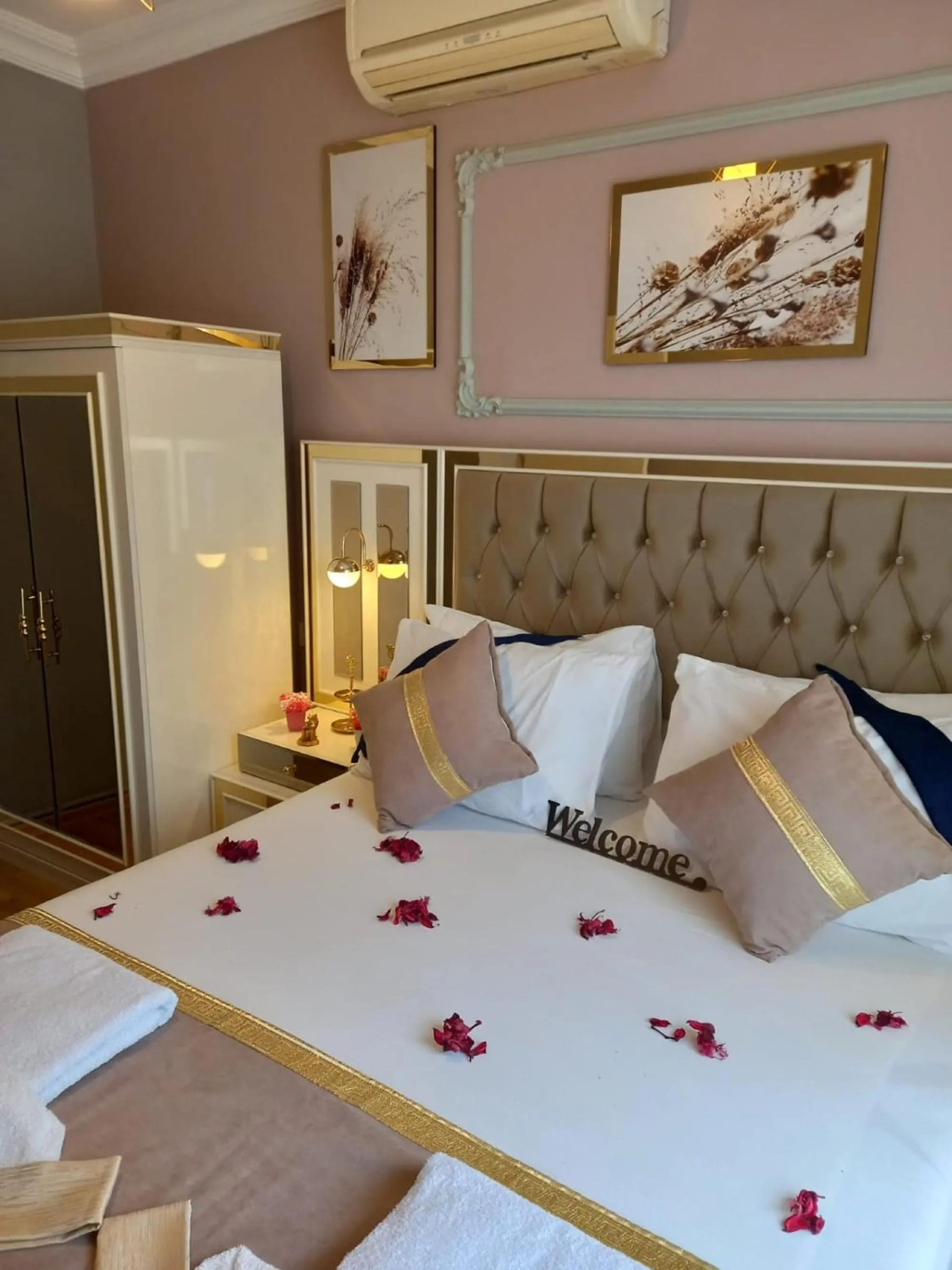 Bedroom, Bed in Emirhan Guesthouse & Suites