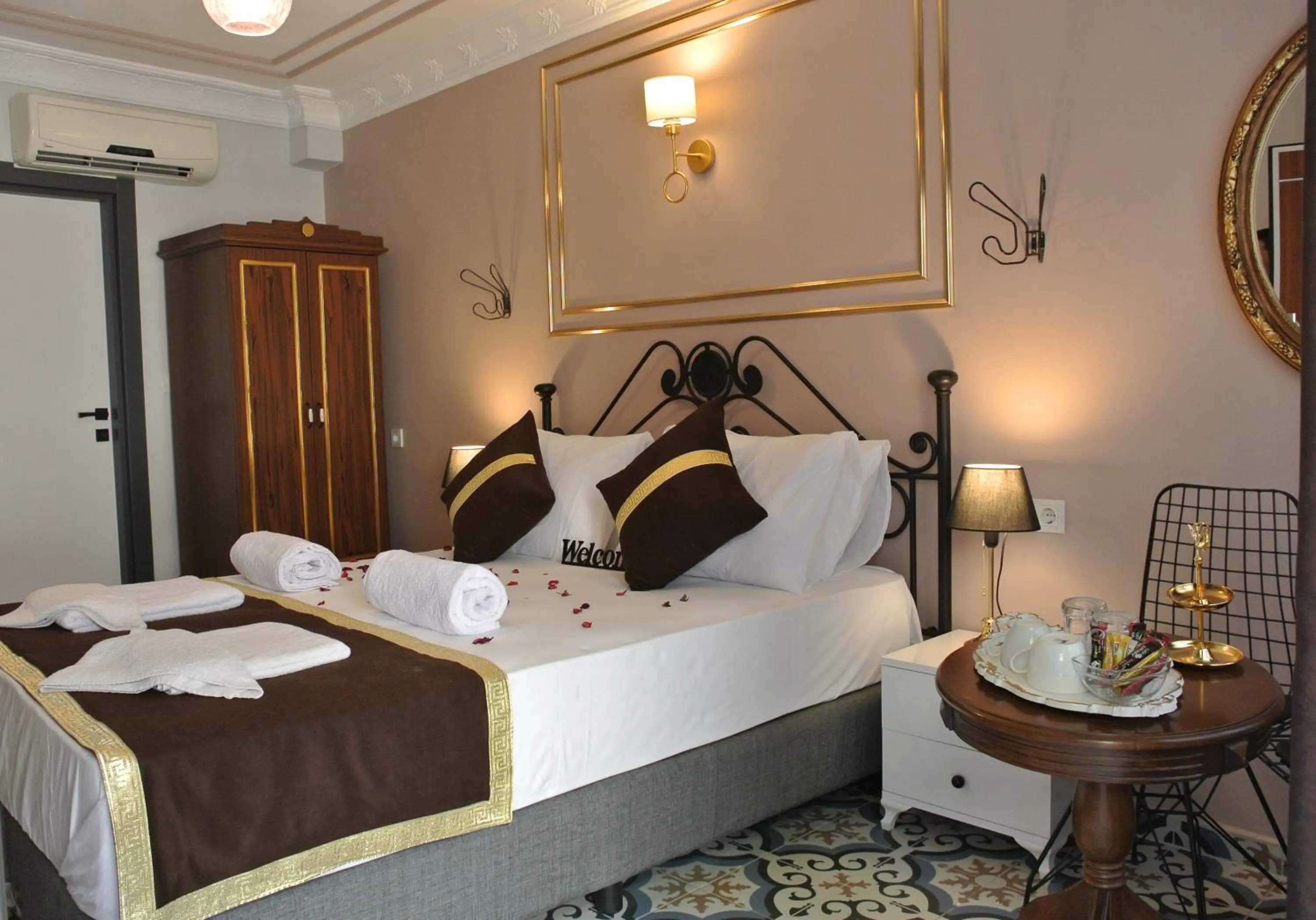 Bedroom, Bed in Emirhan Guesthouse & Suites