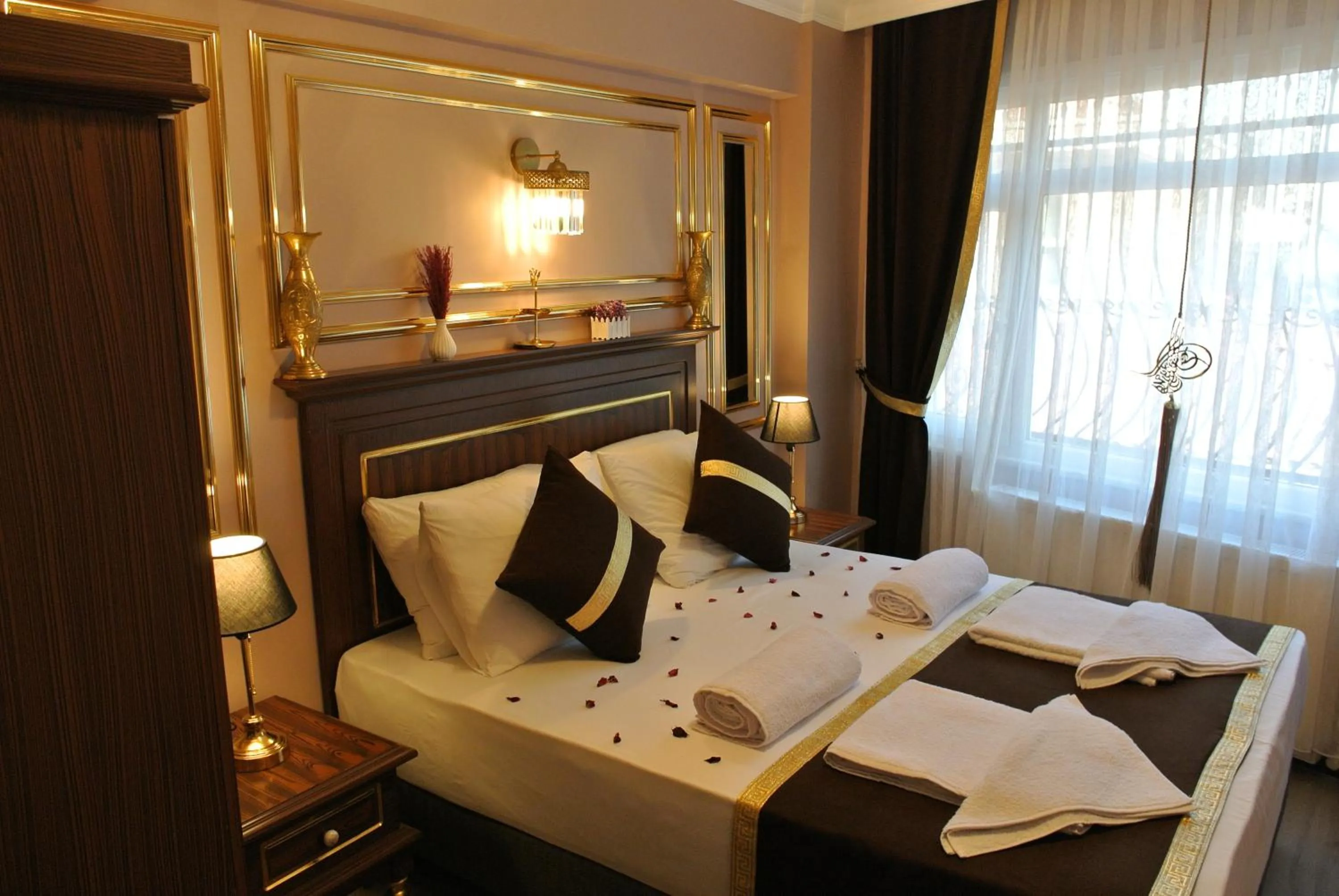 Bedroom, Bed in Emirhan Guesthouse & Suites