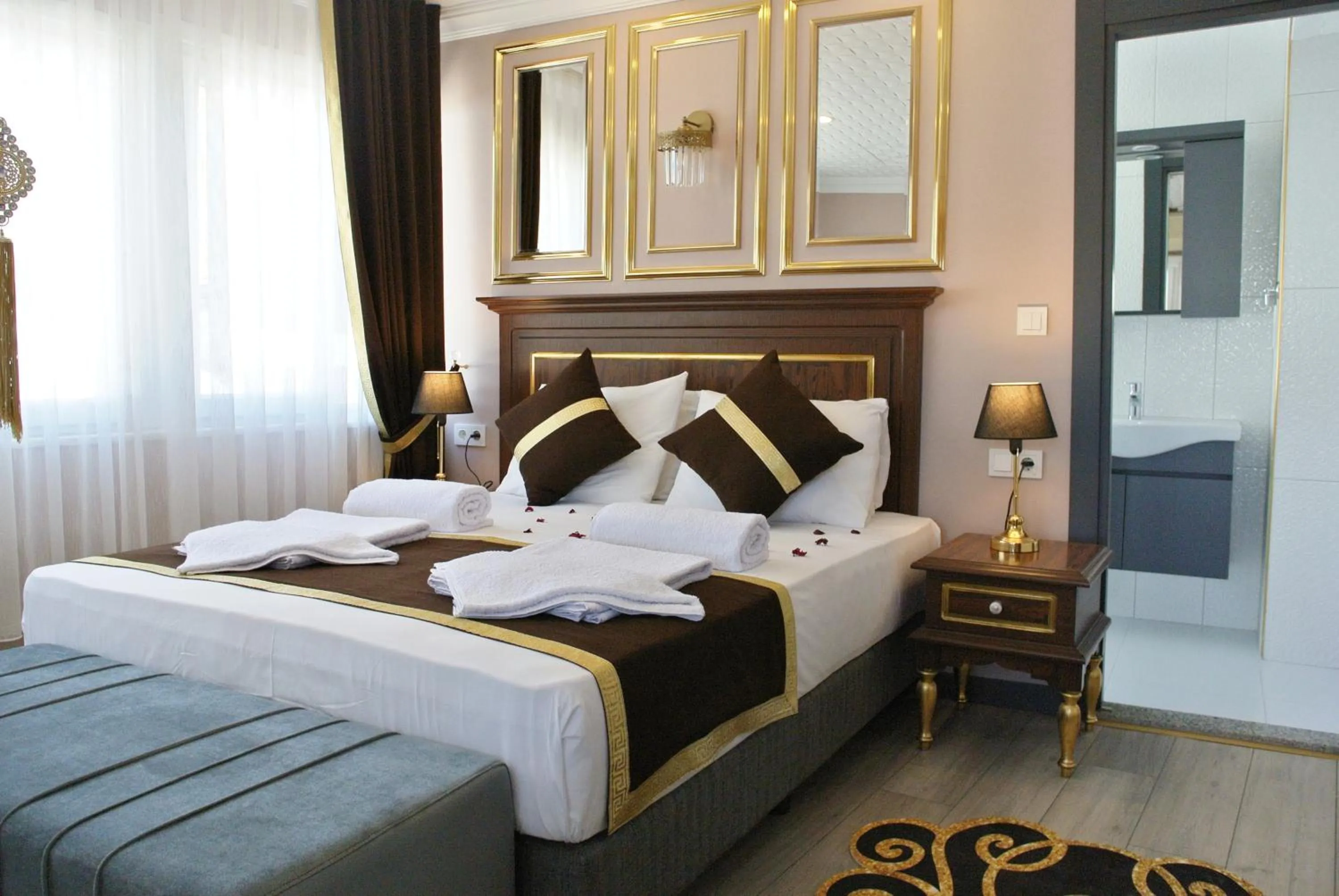 Bedroom, Bed in Emirhan Guesthouse & Suites