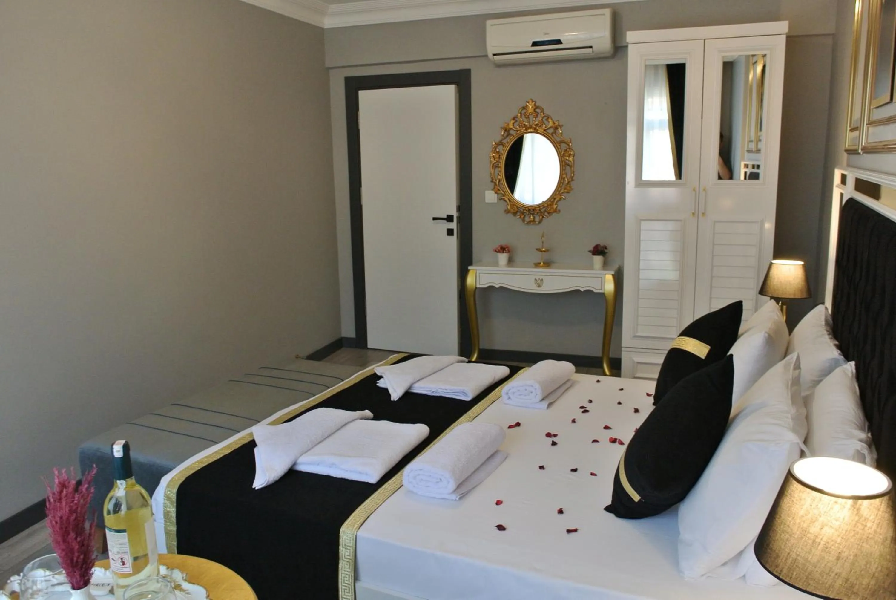 Massage, Bed in Emirhan Guesthouse & Suites