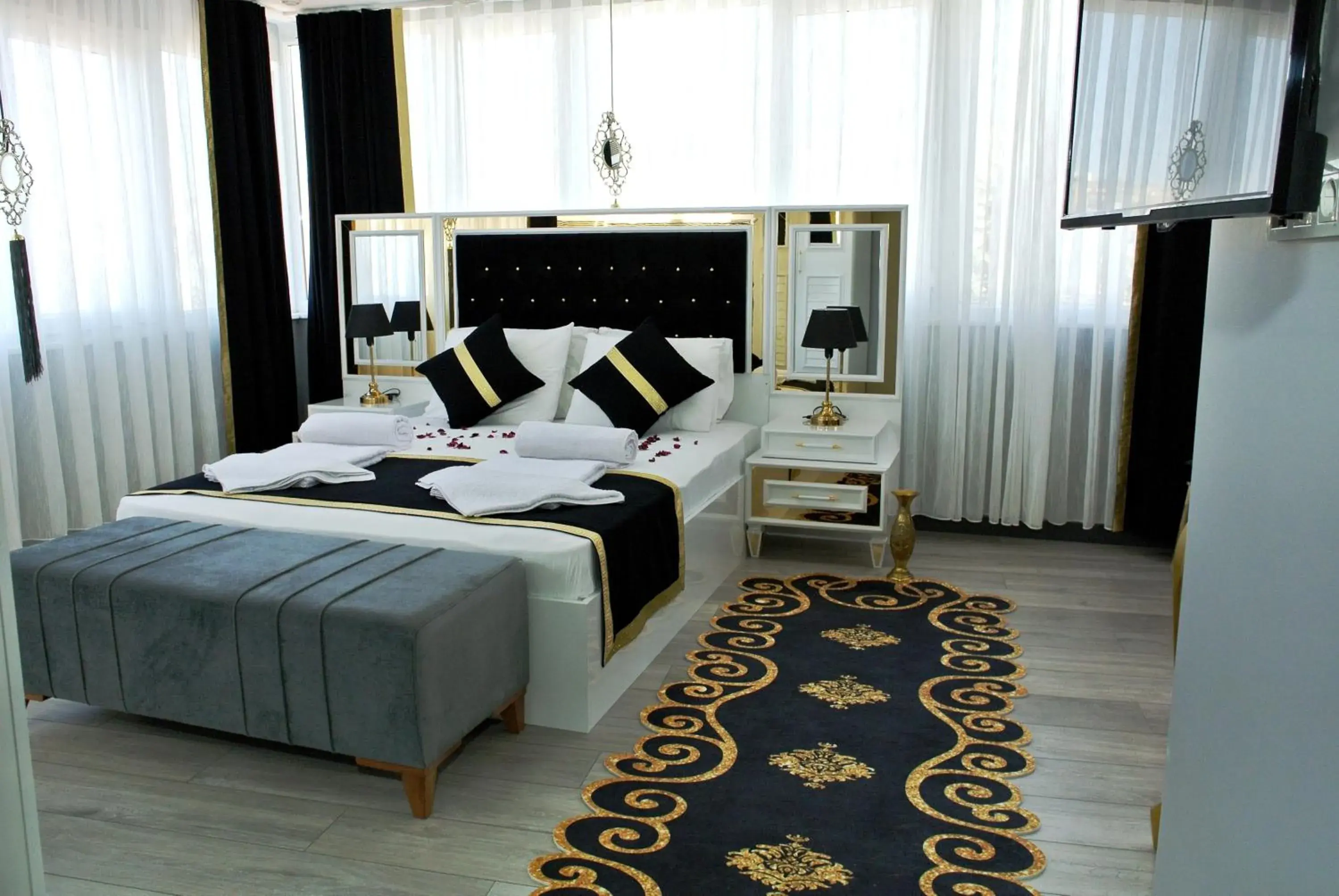 Double Room with Balcony and Sea View in Emirhan Guesthouse & Suites Double Room with Balcony and Sea View in Emirhan Guesthouse & Suites
