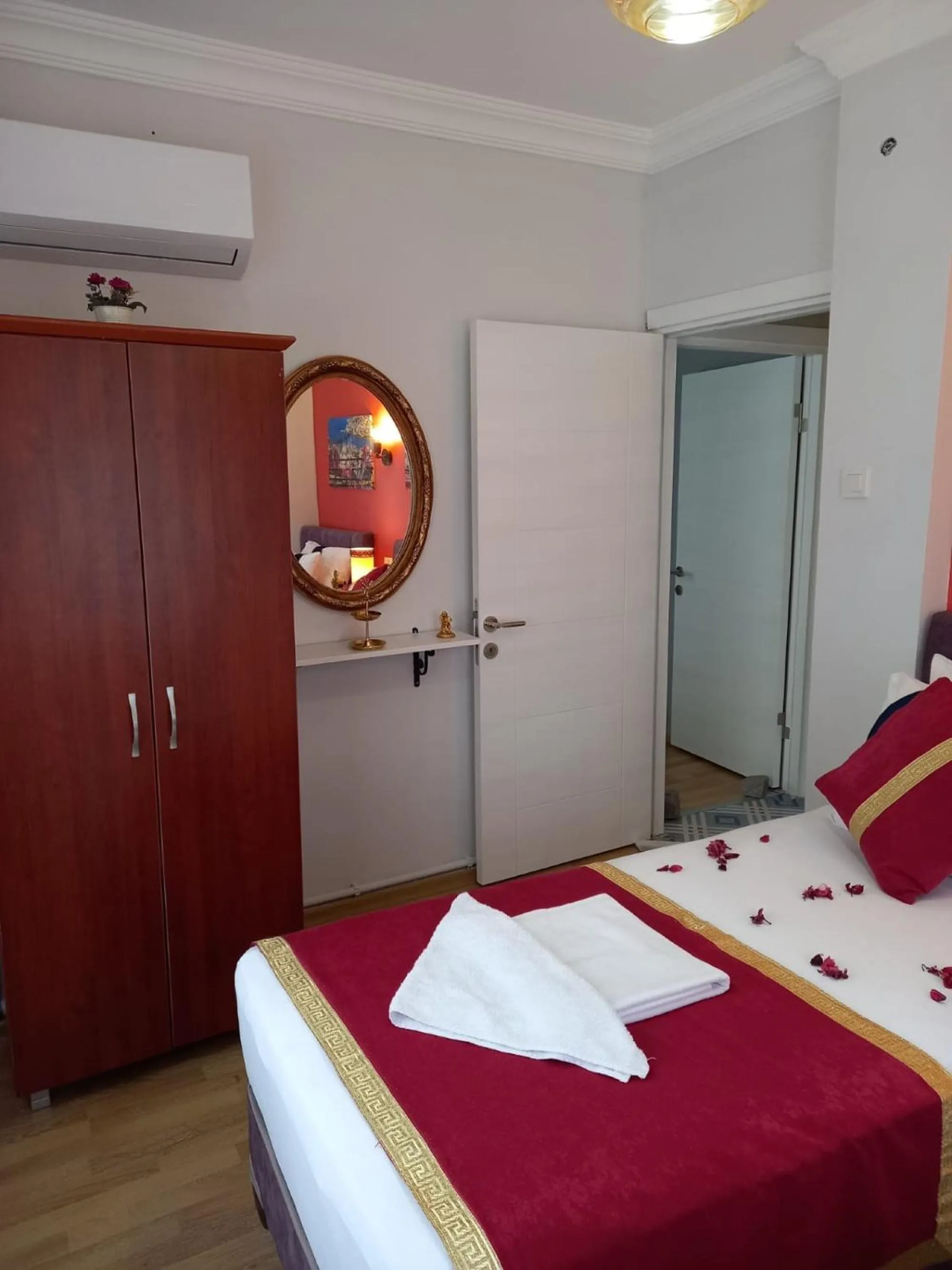 Bedroom, Bed in Emirhan Guesthouse & Suites