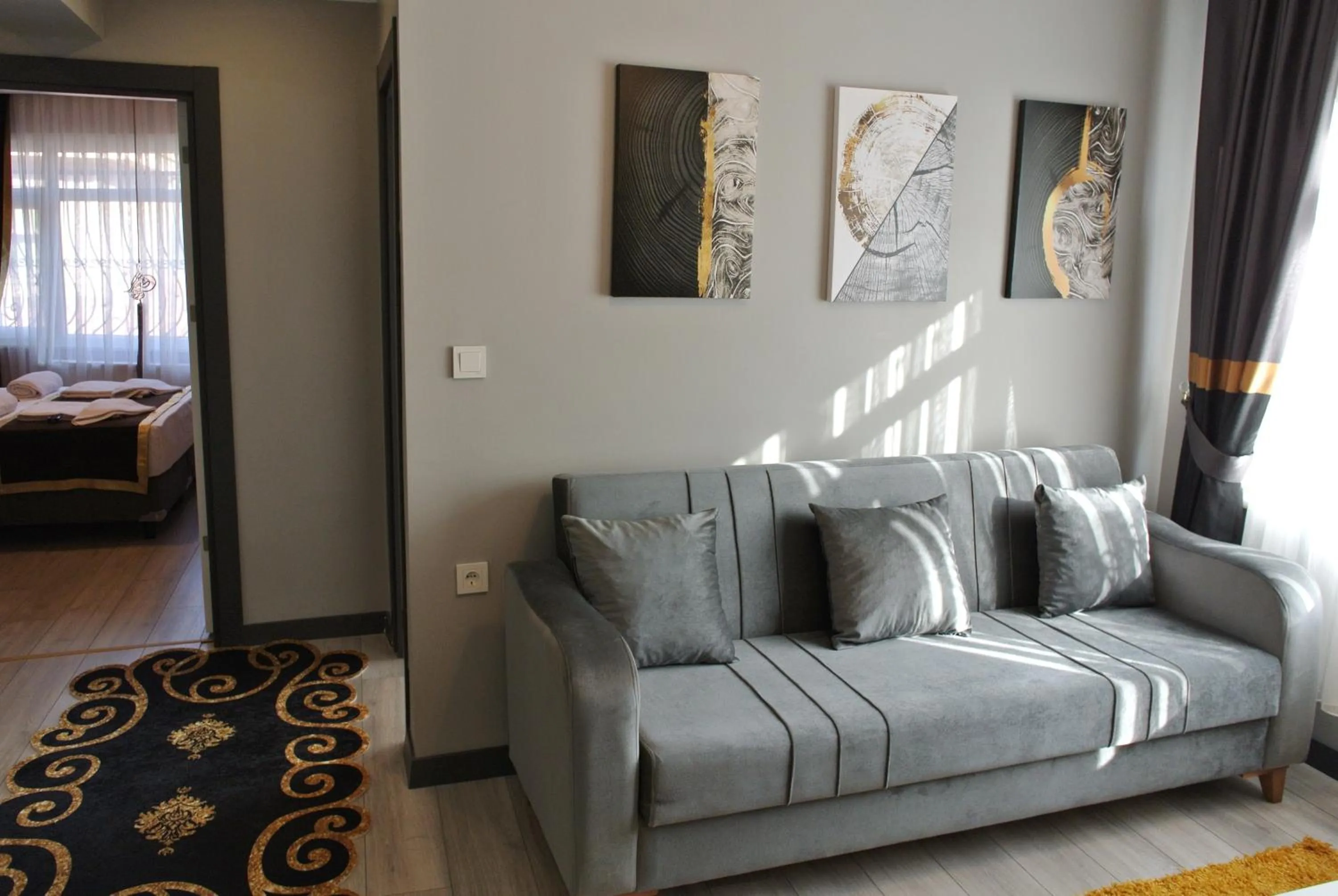 Living room, Bed in Emirhan Guesthouse & Suites