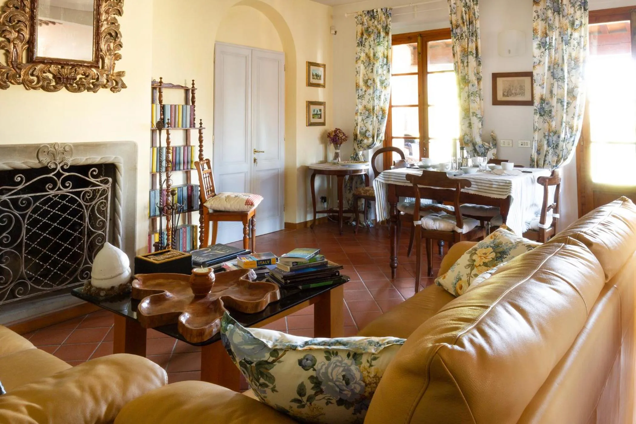 Living room in Rosso Del Chianti